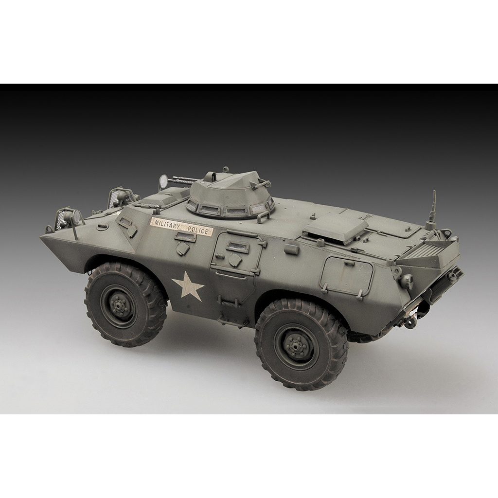 07439 Trumpeter 1/72 Armored Car M706 Commando in Vietnam