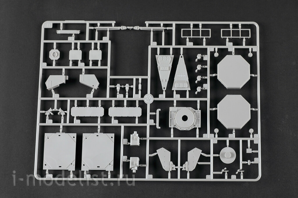 01093 Trumpeter 1/35 Anti-aircraft missile gun complex DB 96K6-S1 (on tracked chassis)