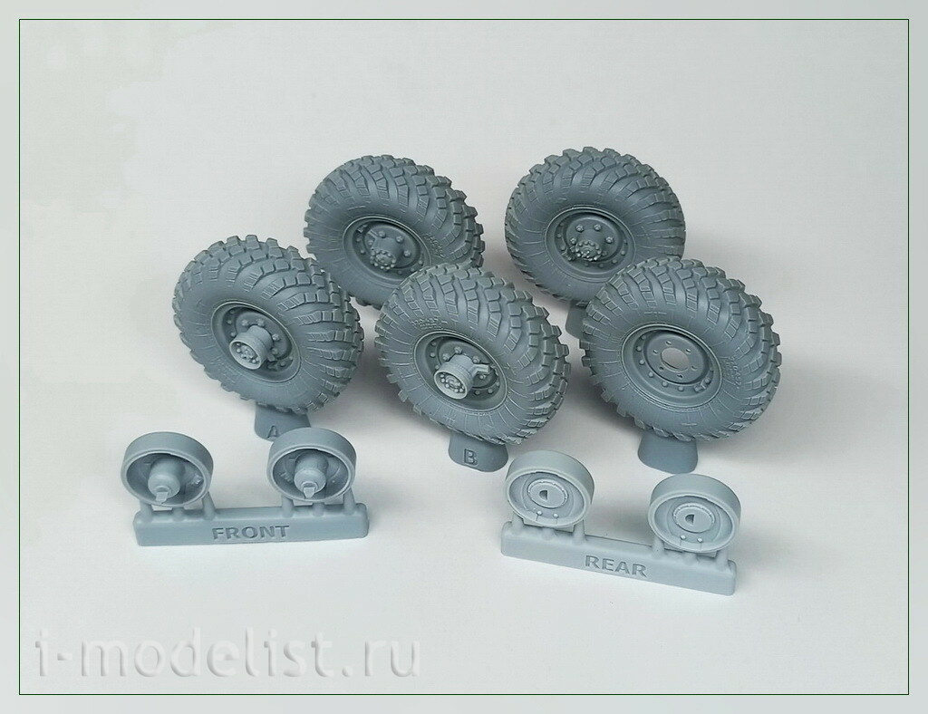 35271 Miniarm 1/35 Набор колес под нагрузкой для Г-66 (4 шт. плюс запаска) для модели Zvezda