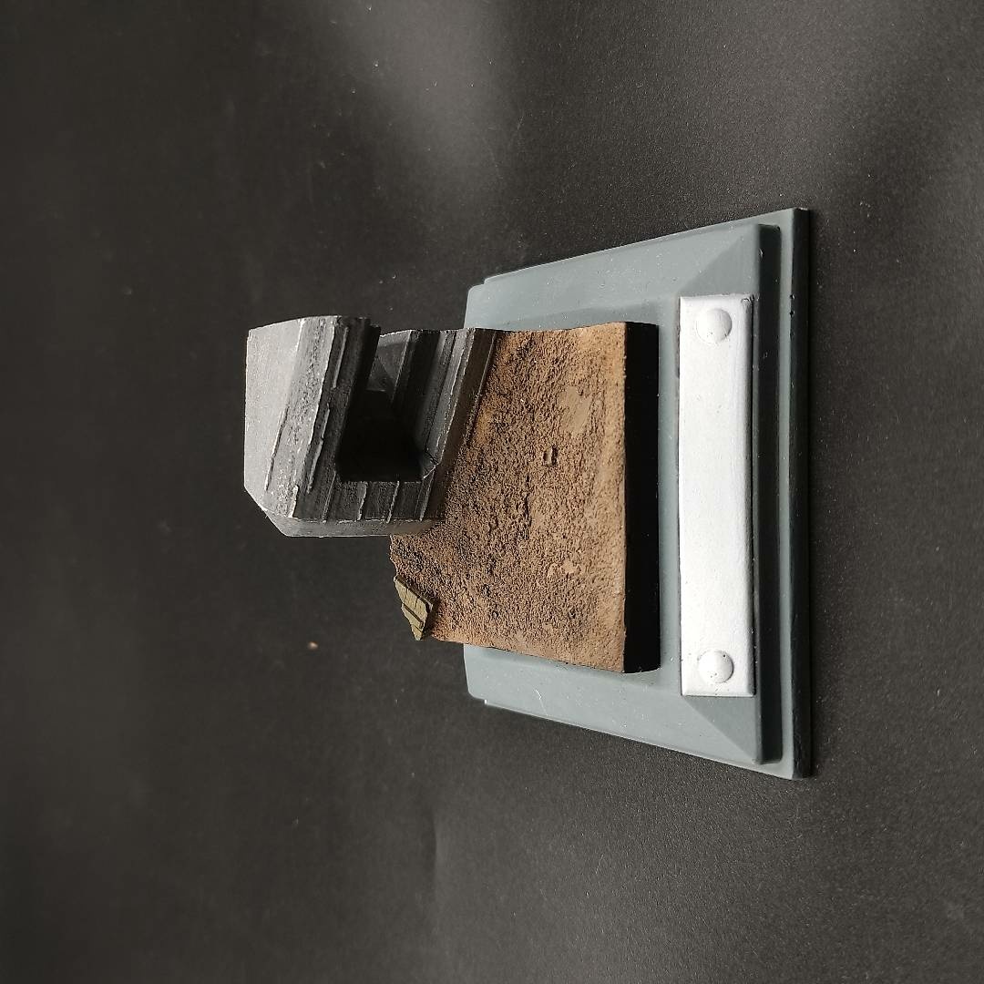 P22 artbaza 1/35 fragment of a monolithic pillbox