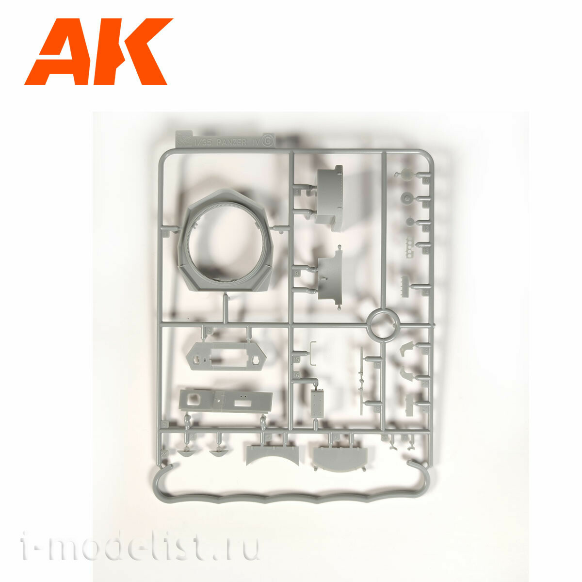 AK35504-A AK Interactive 1/35 Танк Pz.Kpfw.IV Ausf.D Afrika Korps + фигура танкиста DAK Panzerfahrer