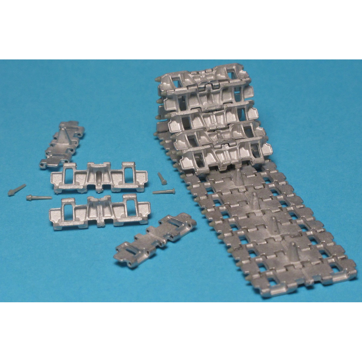 MTL-35028 MasterClub 1/35 Tracks for is-2/ is-3/ ISU-152/ KV-85/ KV-1C (iron)