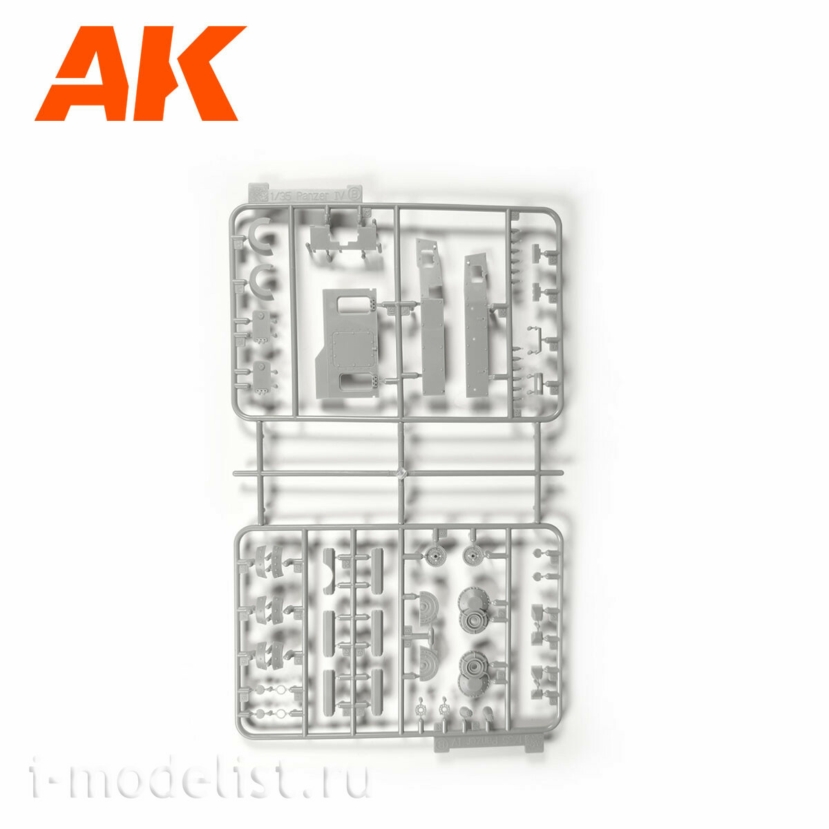 AK35504-A AK Interactive 1/35 Танк Pz.Kpfw.IV Ausf.D Afrika Korps + фигура танкиста DAK Panzerfahrer