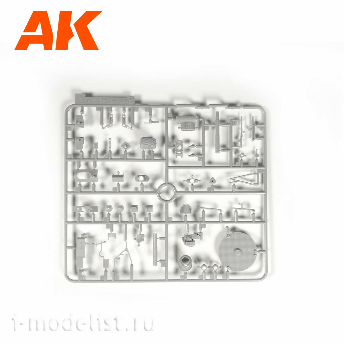 AK35504-A AK Interactive 1/35 Танк Pz.Kpfw.IV Ausf.D Afrika Korps + фигура танкиста DAK Panzerfahrer