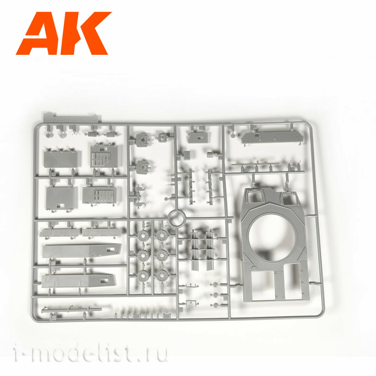 AK35504-B AK Interactive 1/35 Танк Pz.Kpfw.IV Ausf.D Afrika Korps + 5 фигур немецкого танкового экипажа Afrika Korps