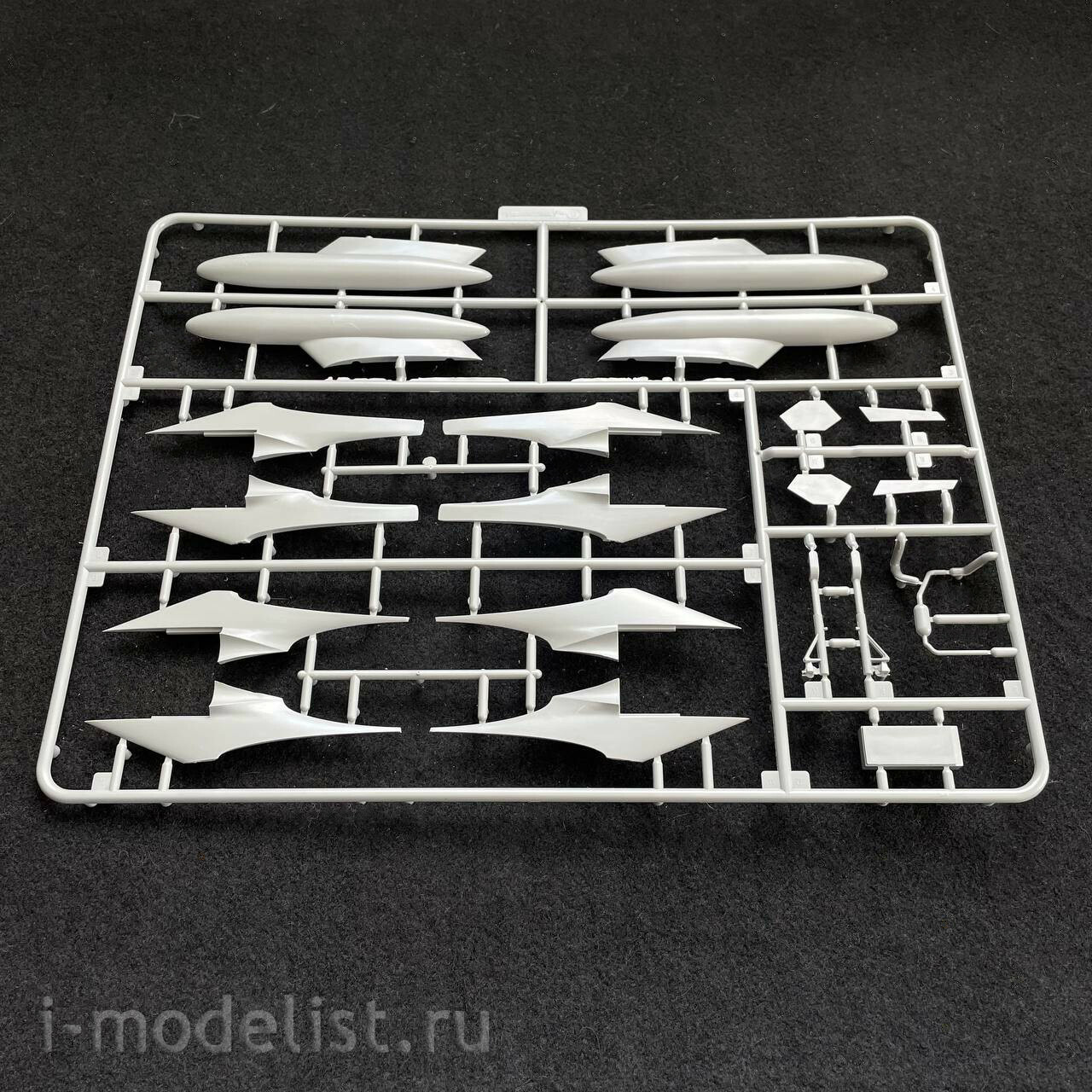 UA72212 Modelcollect 1/72 USAF B-52G Stratofortress Strategic Bomber, new version