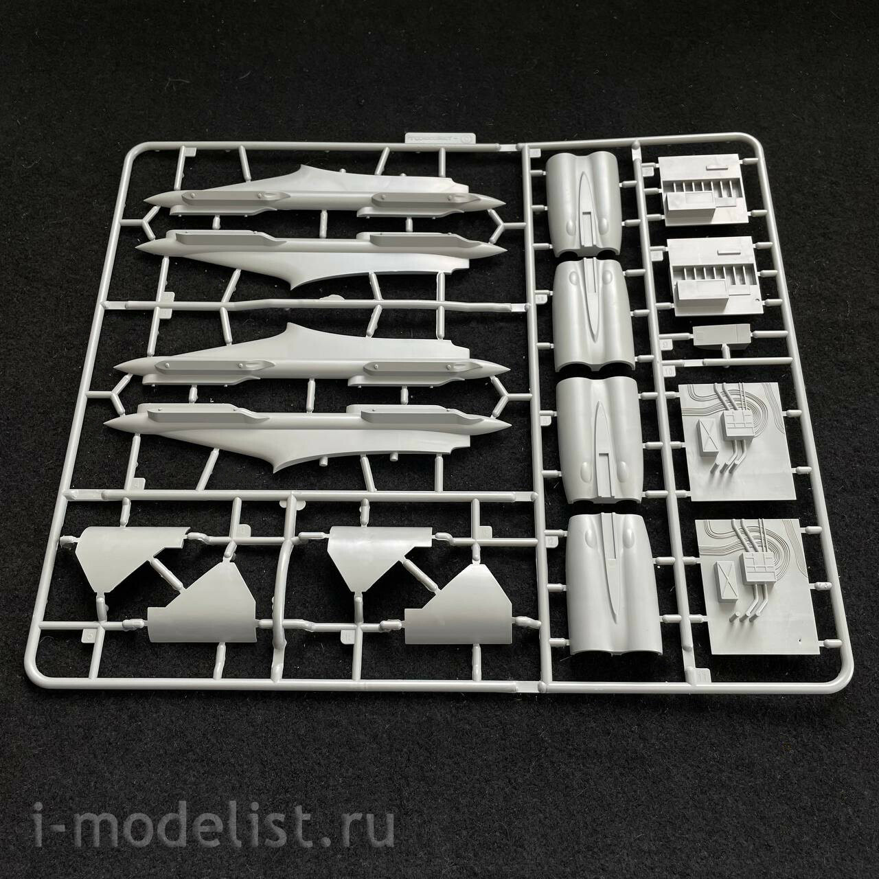 UA72212 Modelcollect 1/72 USAF B-52G Stratofortress Strategic Bomber, new version