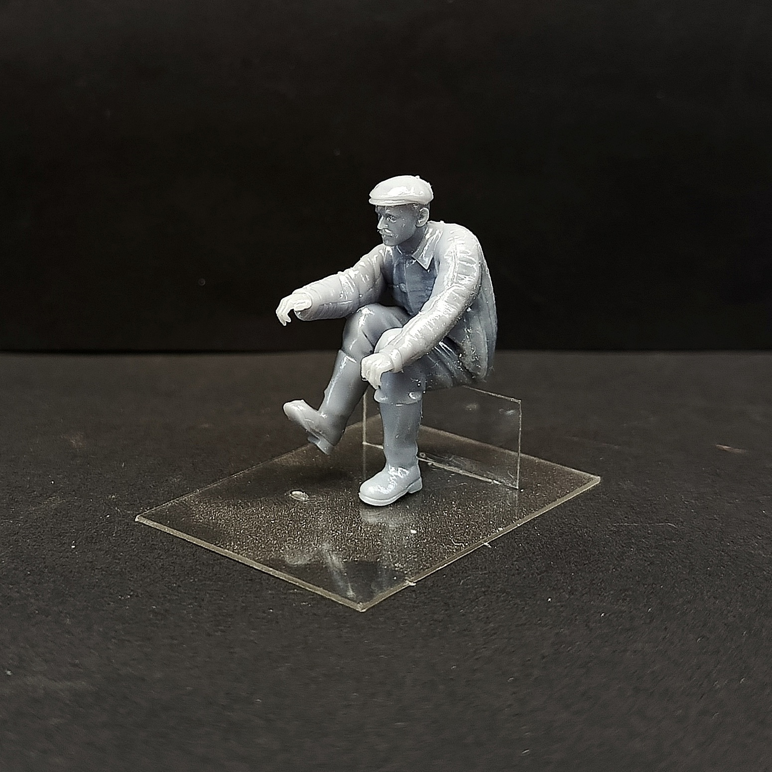 DMS-35218 ДМС 1/35 Тракторист АСХТЗ-НАТИ