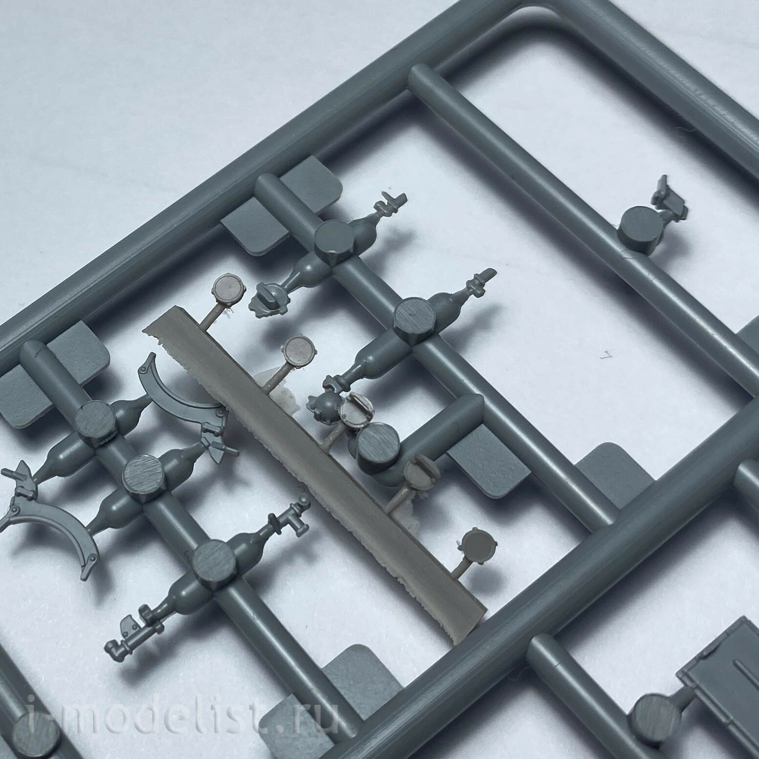 f72006 New Penguin 1/72 headlight Set for Soviet/Russian BTT