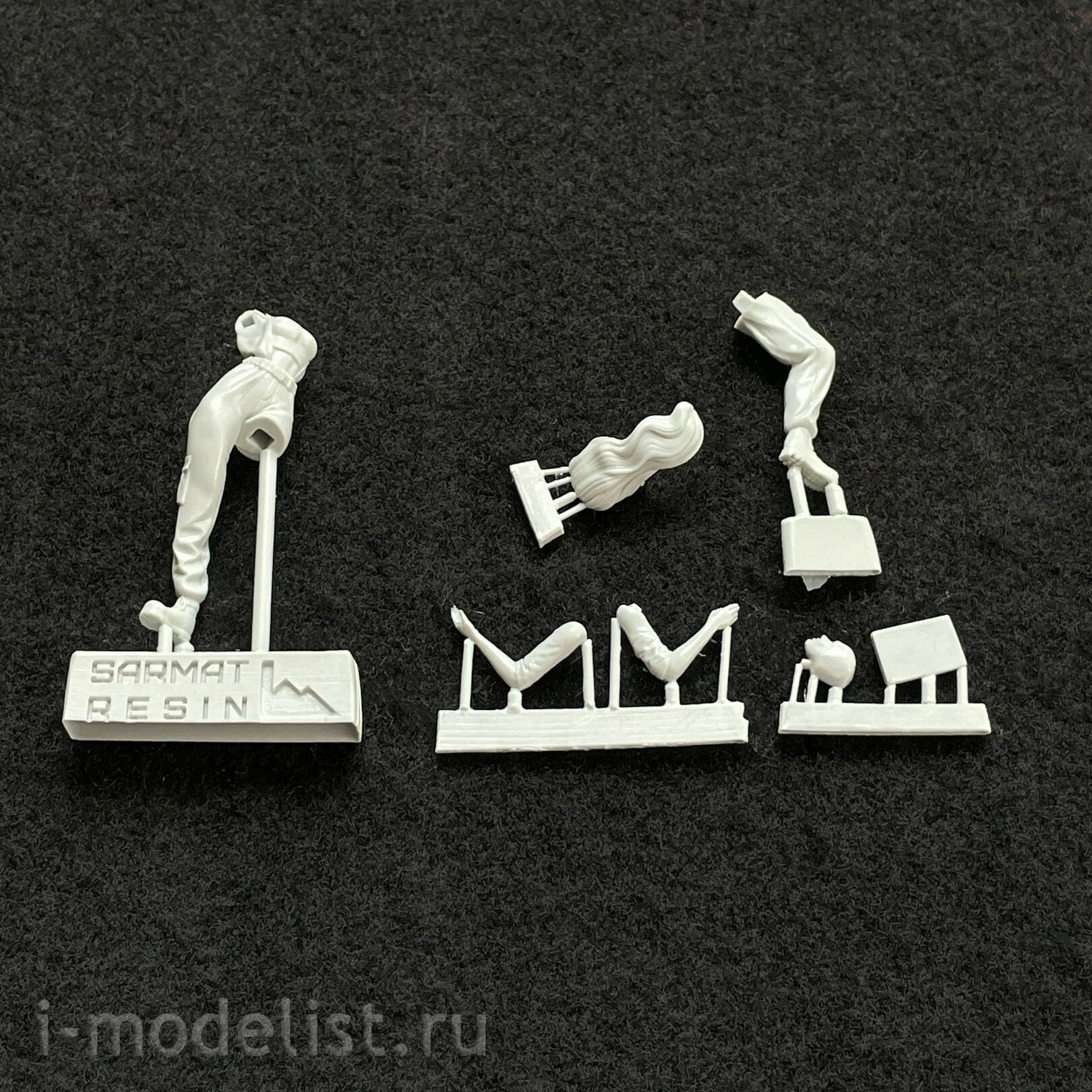 SRSF35009 Sarmat Resin 1/35 Model Girl