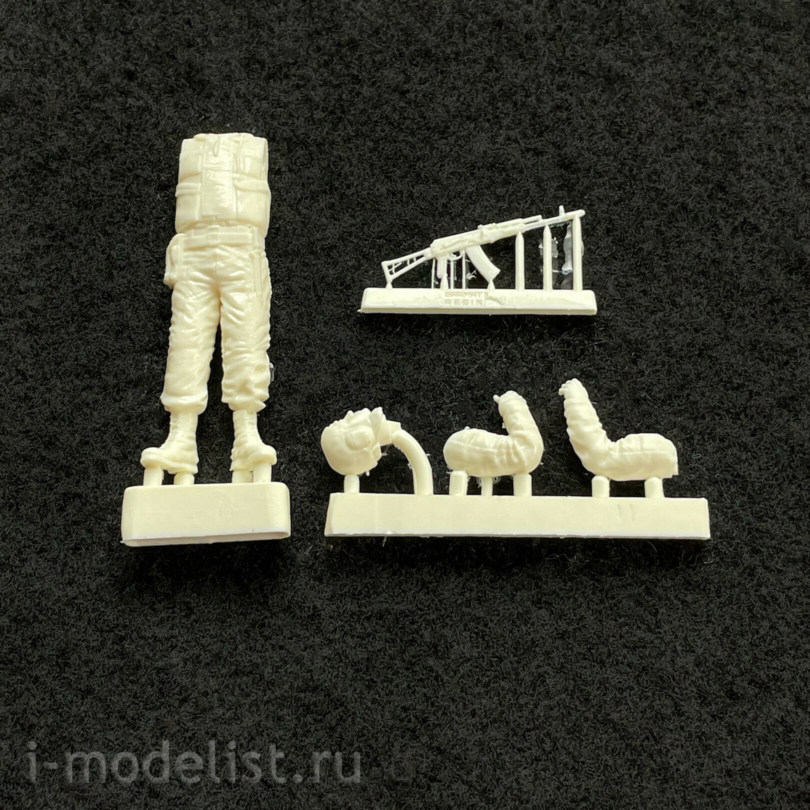 SRSF35013 Sarmat Resin 1/35 Tankman in uniform 6b15 