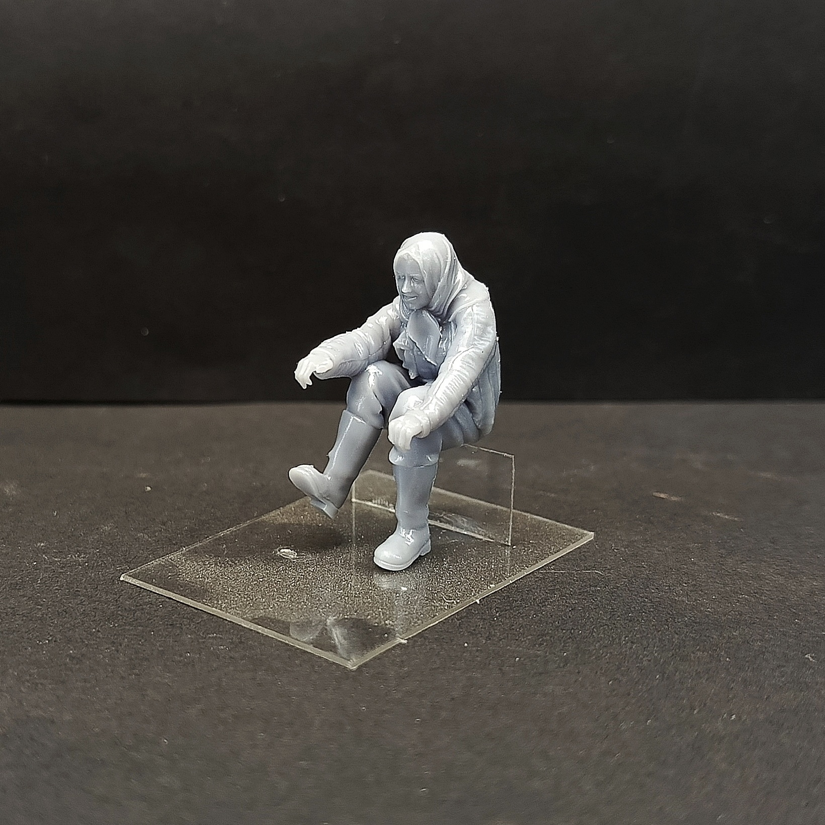 DMS-35219 ДМС 1/35 Тракторист АСХТЗ-НАТИ