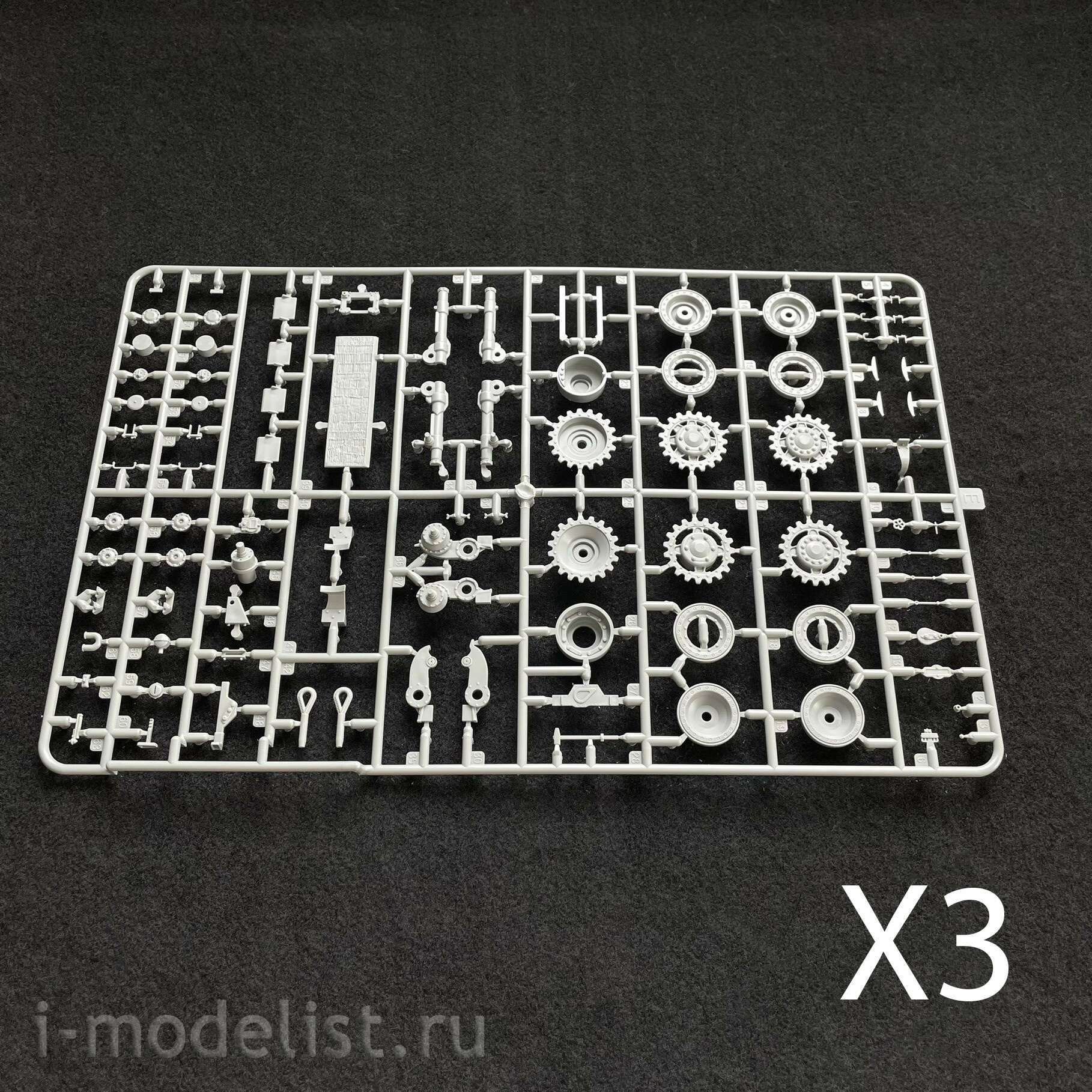 35A051 Amusing Hobby 1/35 Tiger P Tank (003)