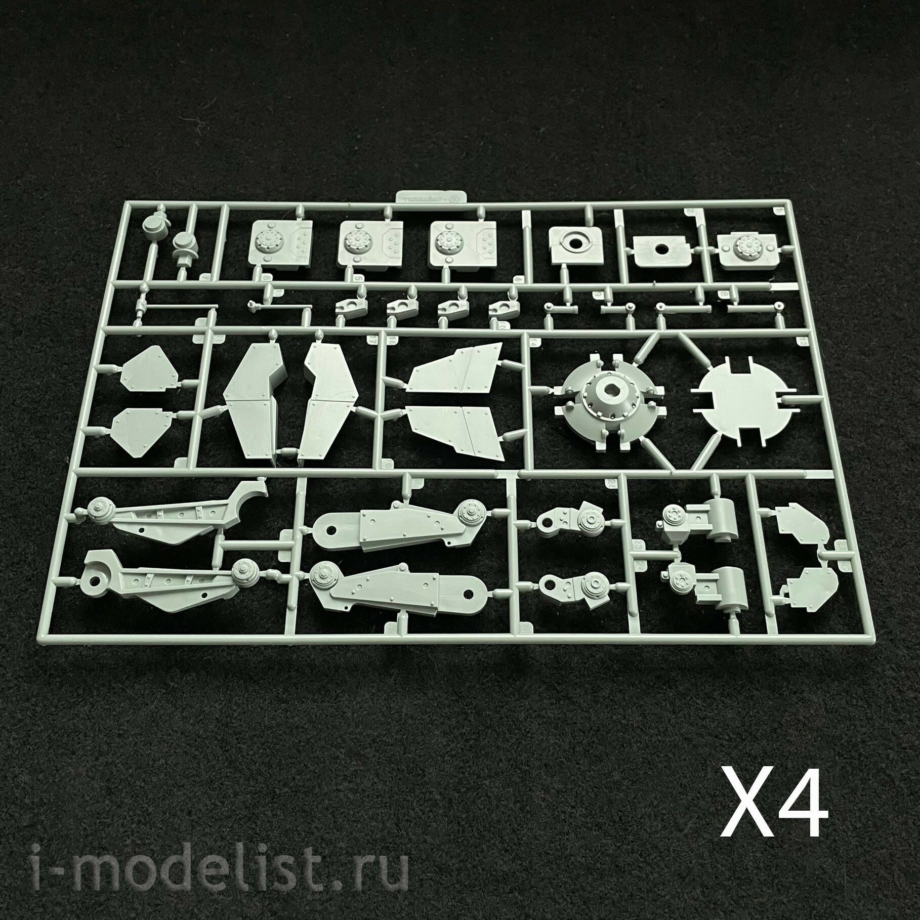UA35004 Modelcollect Fist of War 1/35 WWII German Sdkfz 553/A medium Mech fighting