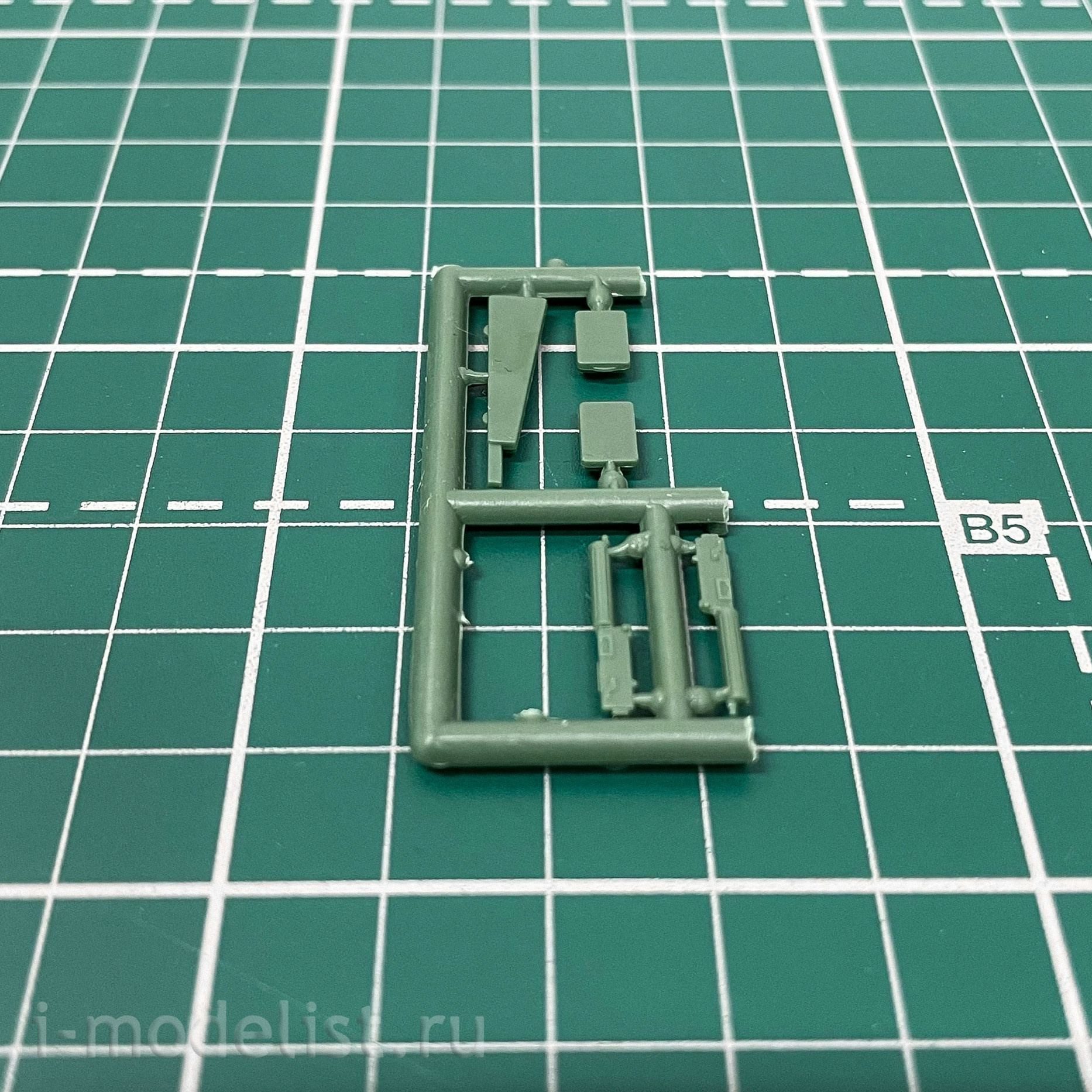 mt688 UM 1/72 Armored locomotive type PR-35