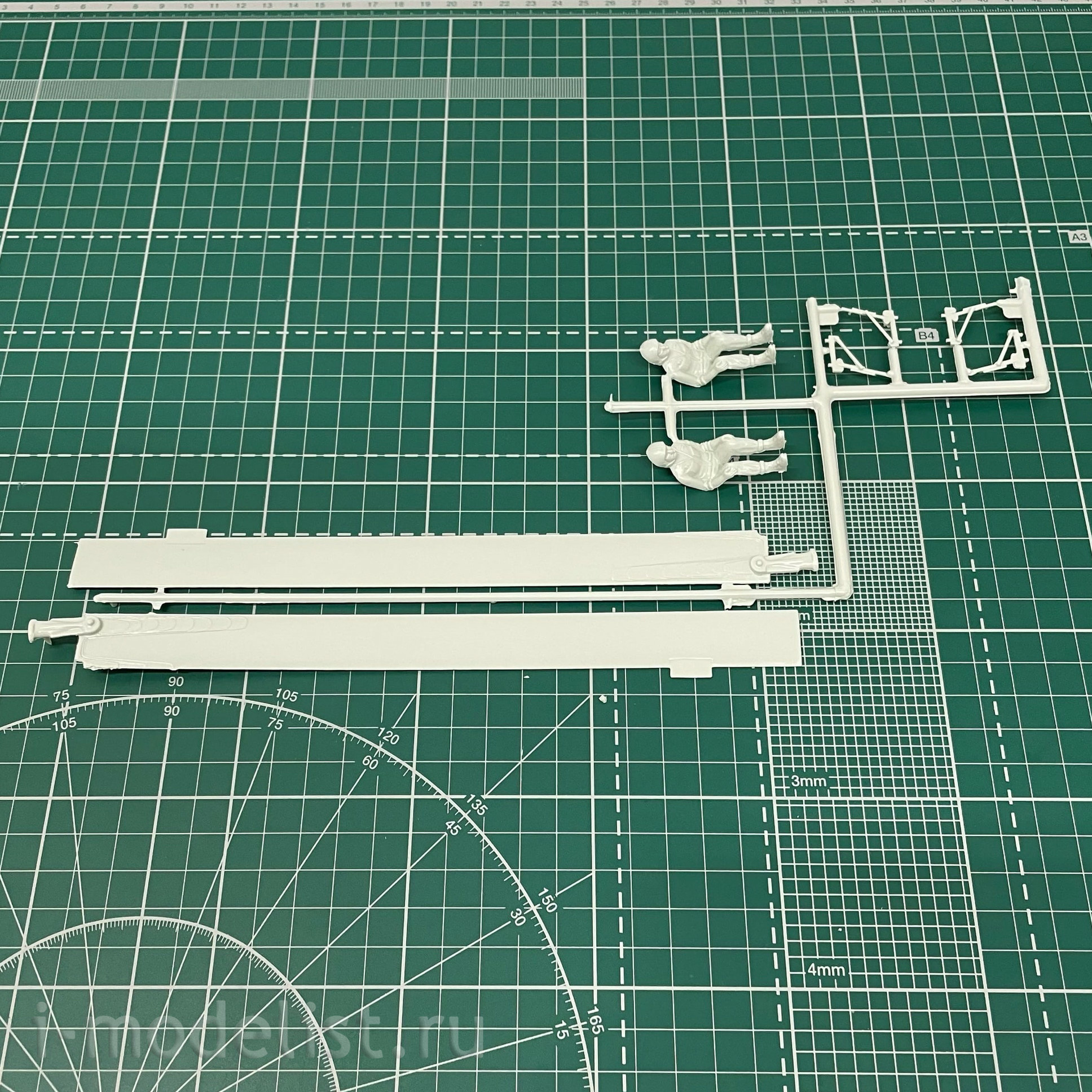 03867 Revell 1/32 American multi-purpose helicopter Bell UH-1D 