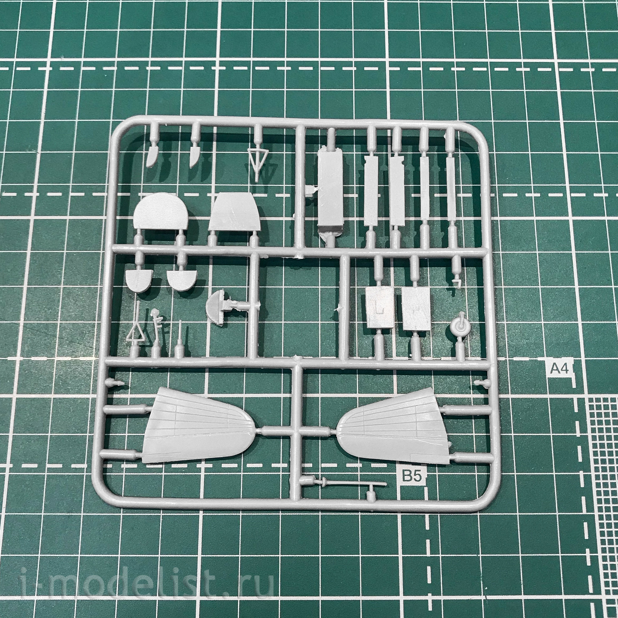 1445 Amodel 1/144 Ilyushin Il-12