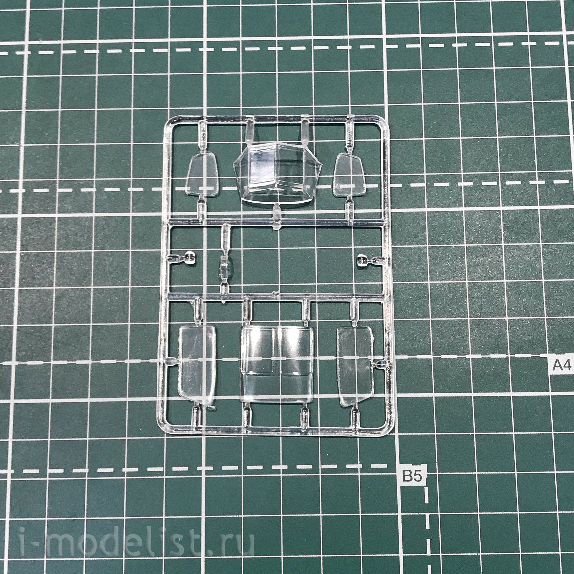 4810 Amodel 1/48 Yak-18T 