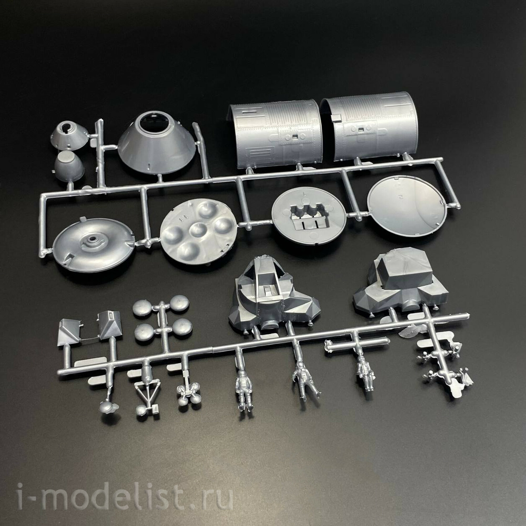 03704 Revell 1/96 Apollo 11 Saturn V Rocket