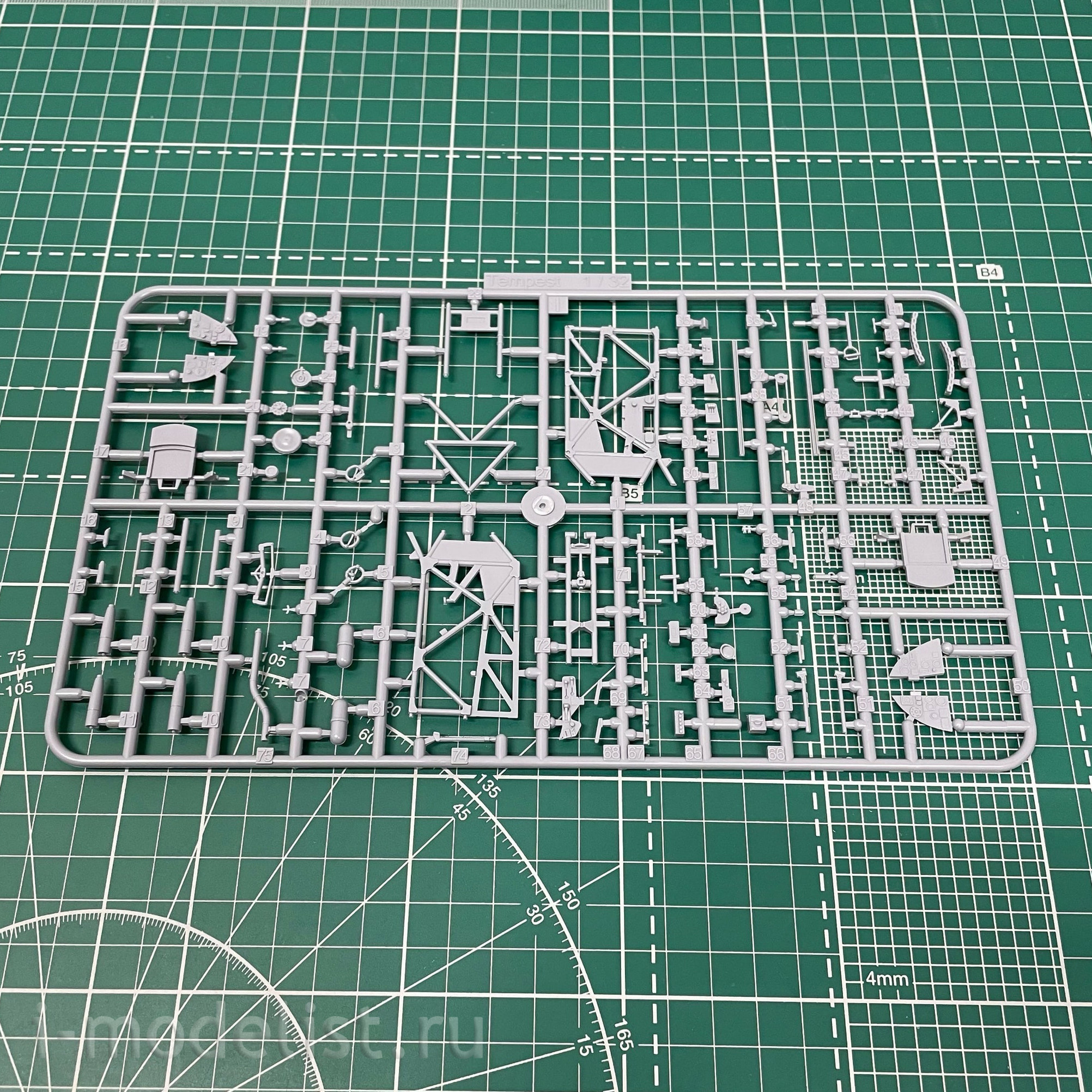 03851 Revell 1/32 British single-seat Hawker Tempest V fighter