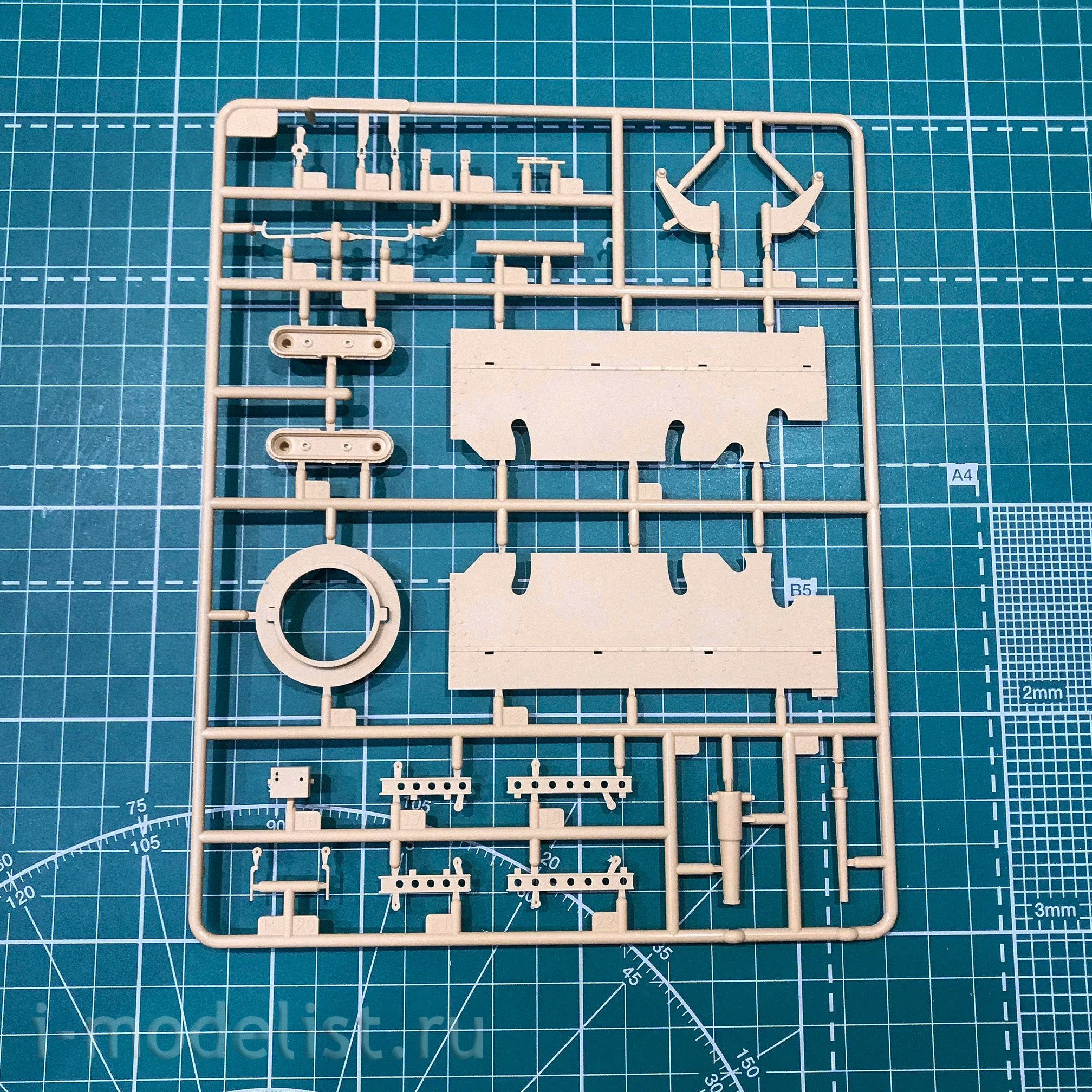 84515 Hobby Boss 1/35 Soviet light WHEELED tracked tank BT-2 (medium version)