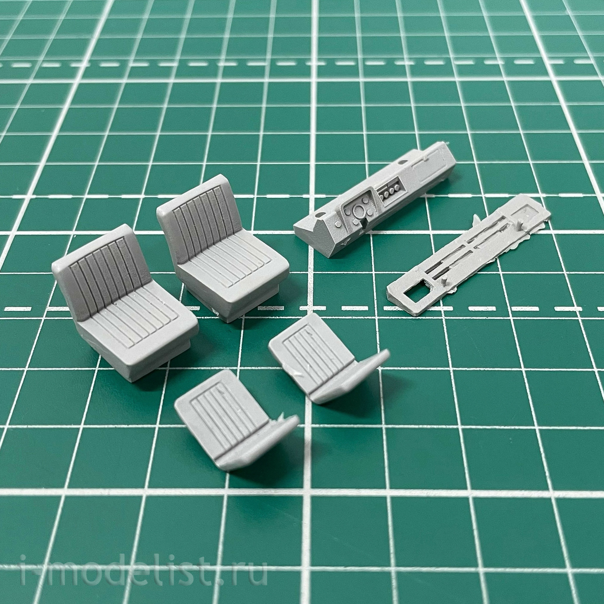 1503AVD AVD Models 1/43 Assembled model LUAZ-1301