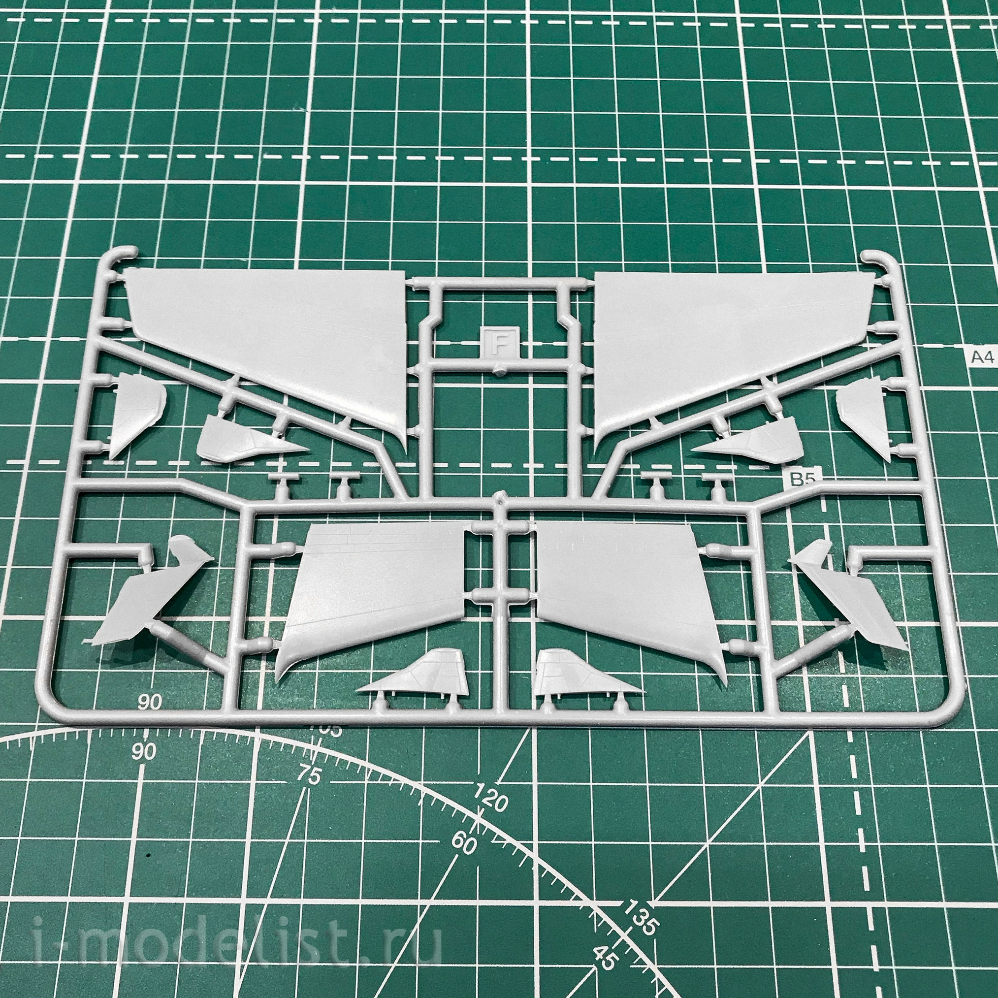 144107 Orient Express 1/144 Passenger Airliner MD-11 GE AMERICAN AIRLINES