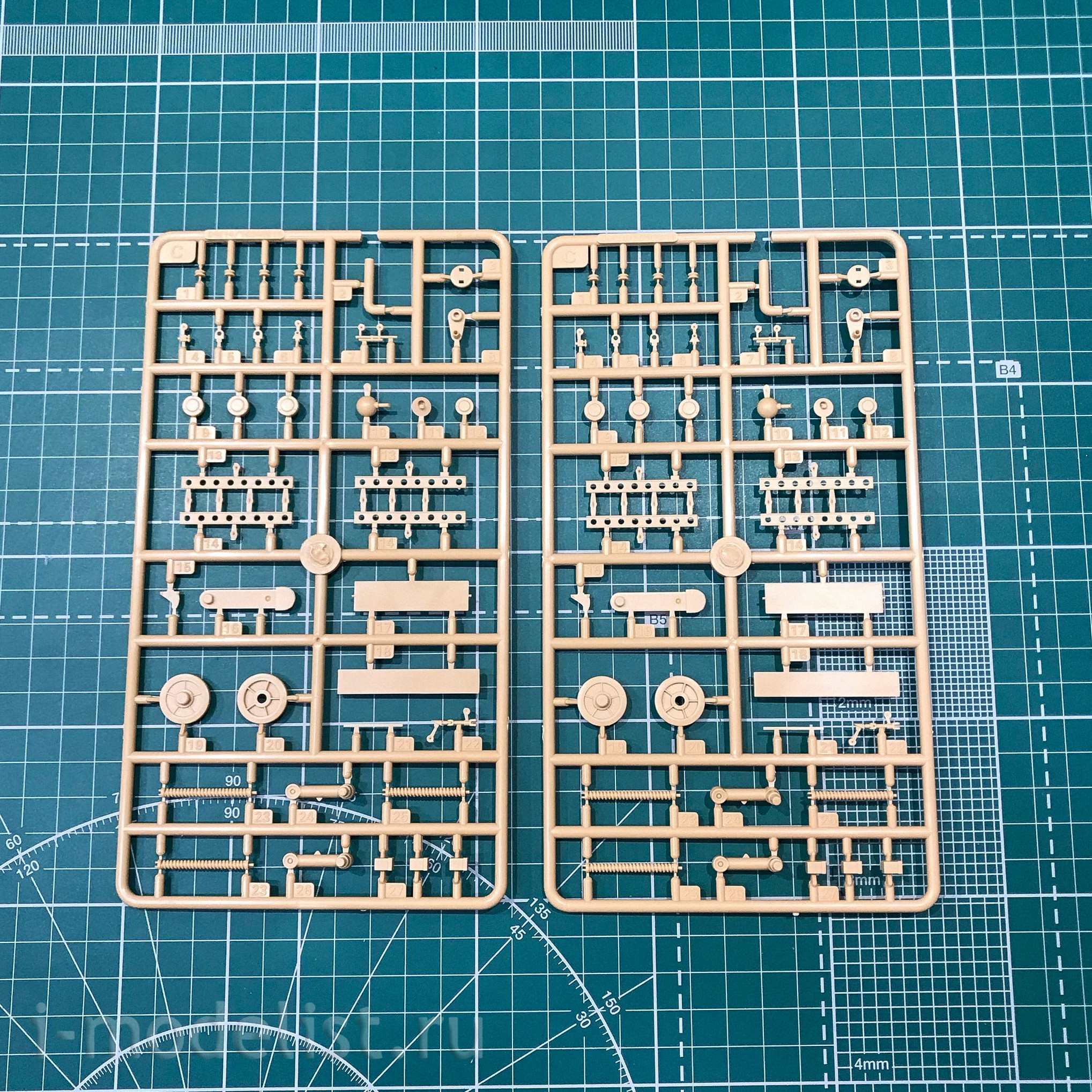 84515 Hobby Boss 1/35 Soviet light WHEELED tracked tank BT-2 (medium version)