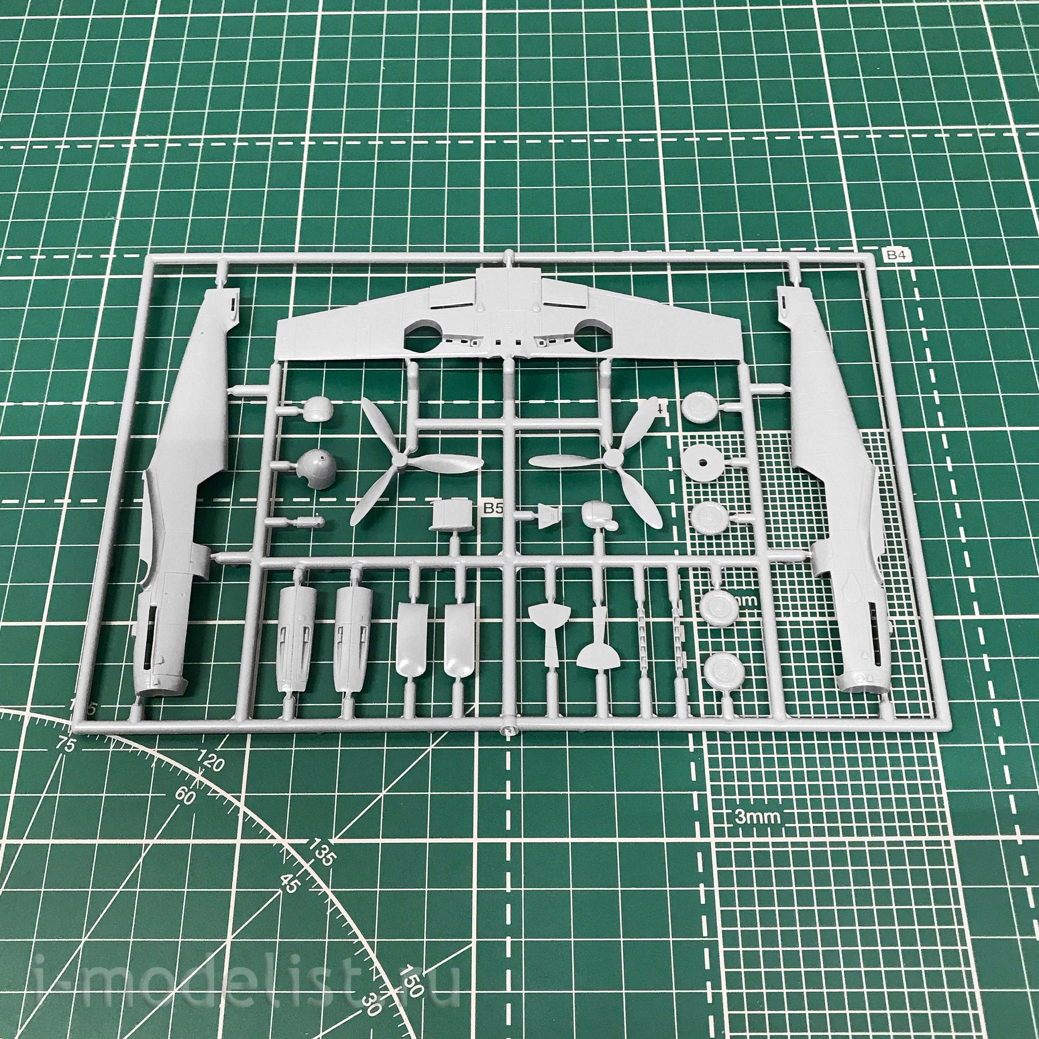 AZ7511 AZ Model 1/72 Messerschmitt Bf 109G-6 Trop Aircraft