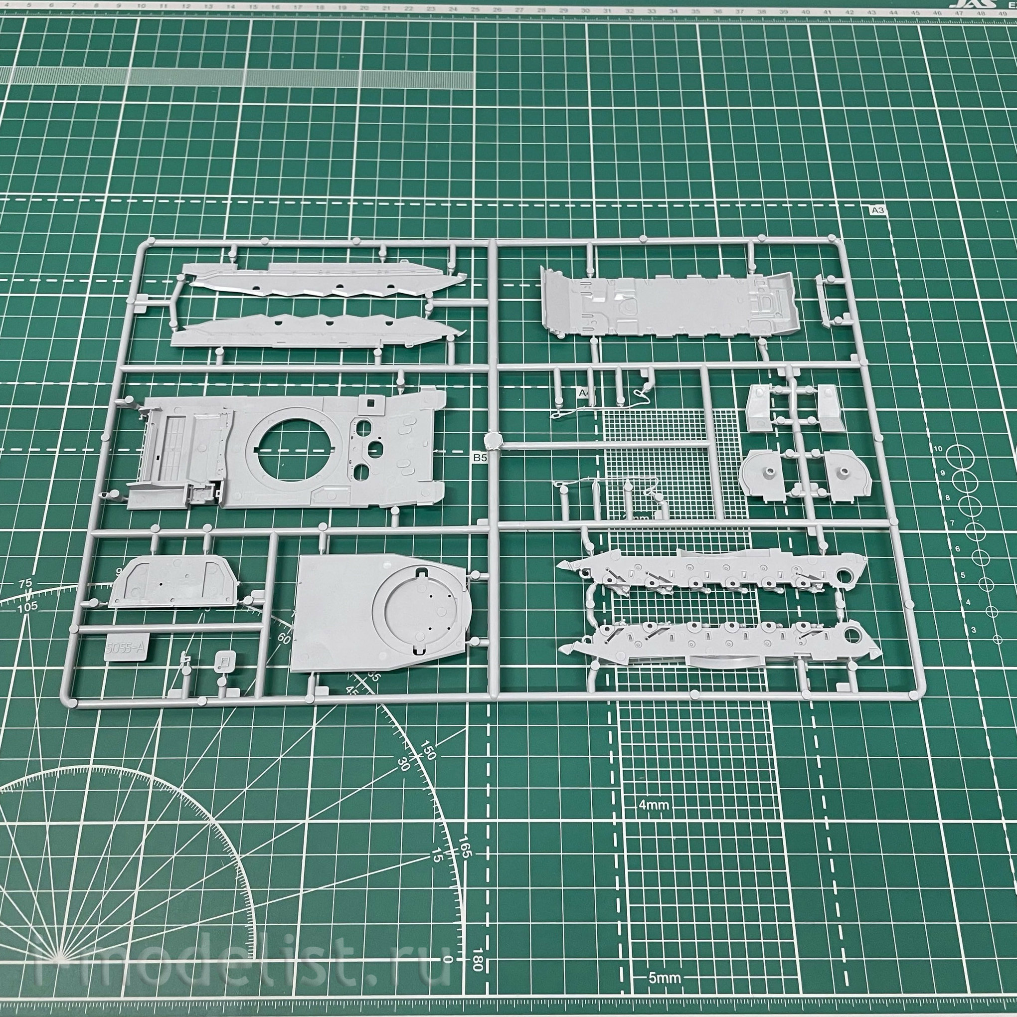 5055 Zvezda 1/72 Russian 152 mm howitzer 2S35 