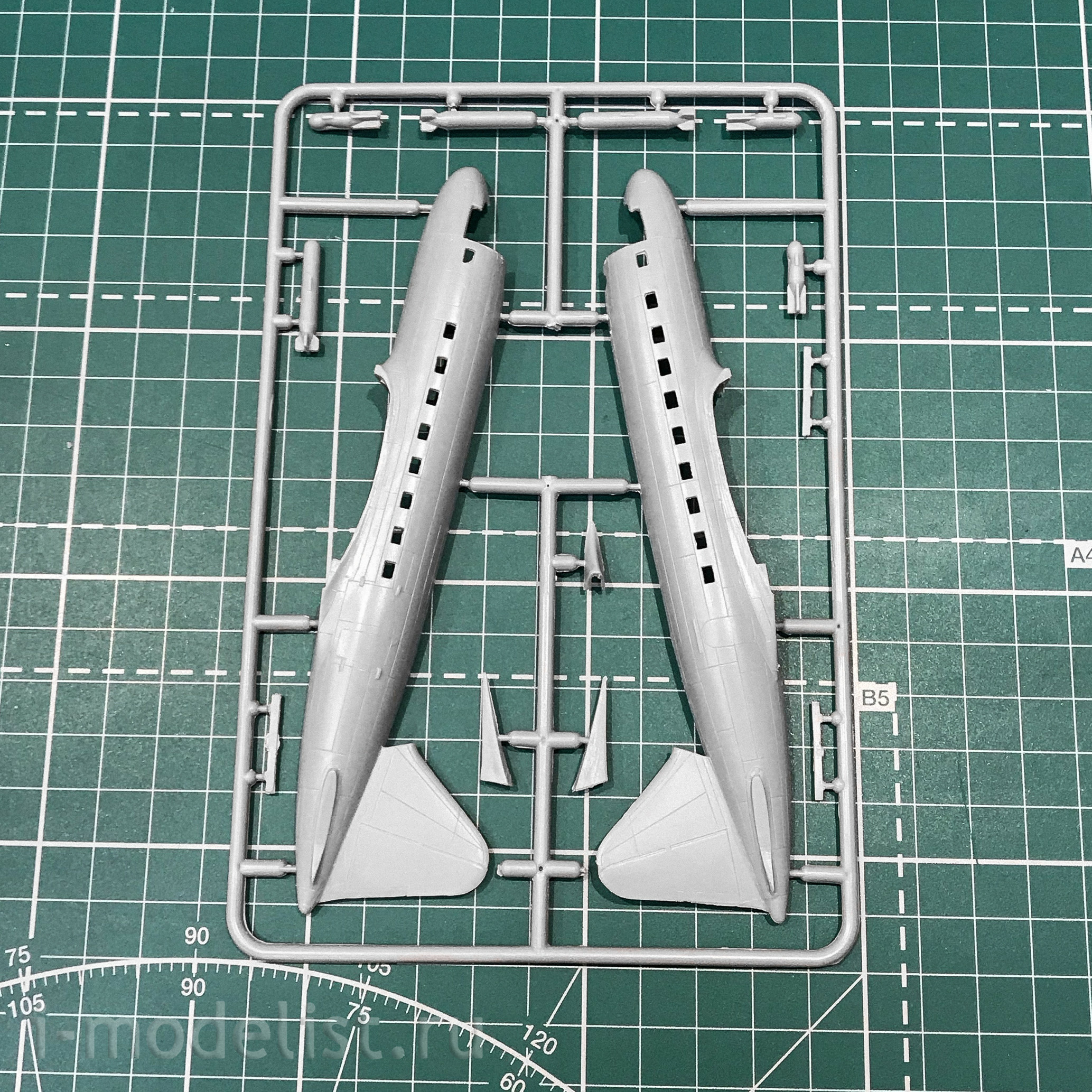 1444 Amodel 1/144 Il-12D/T Aircraft