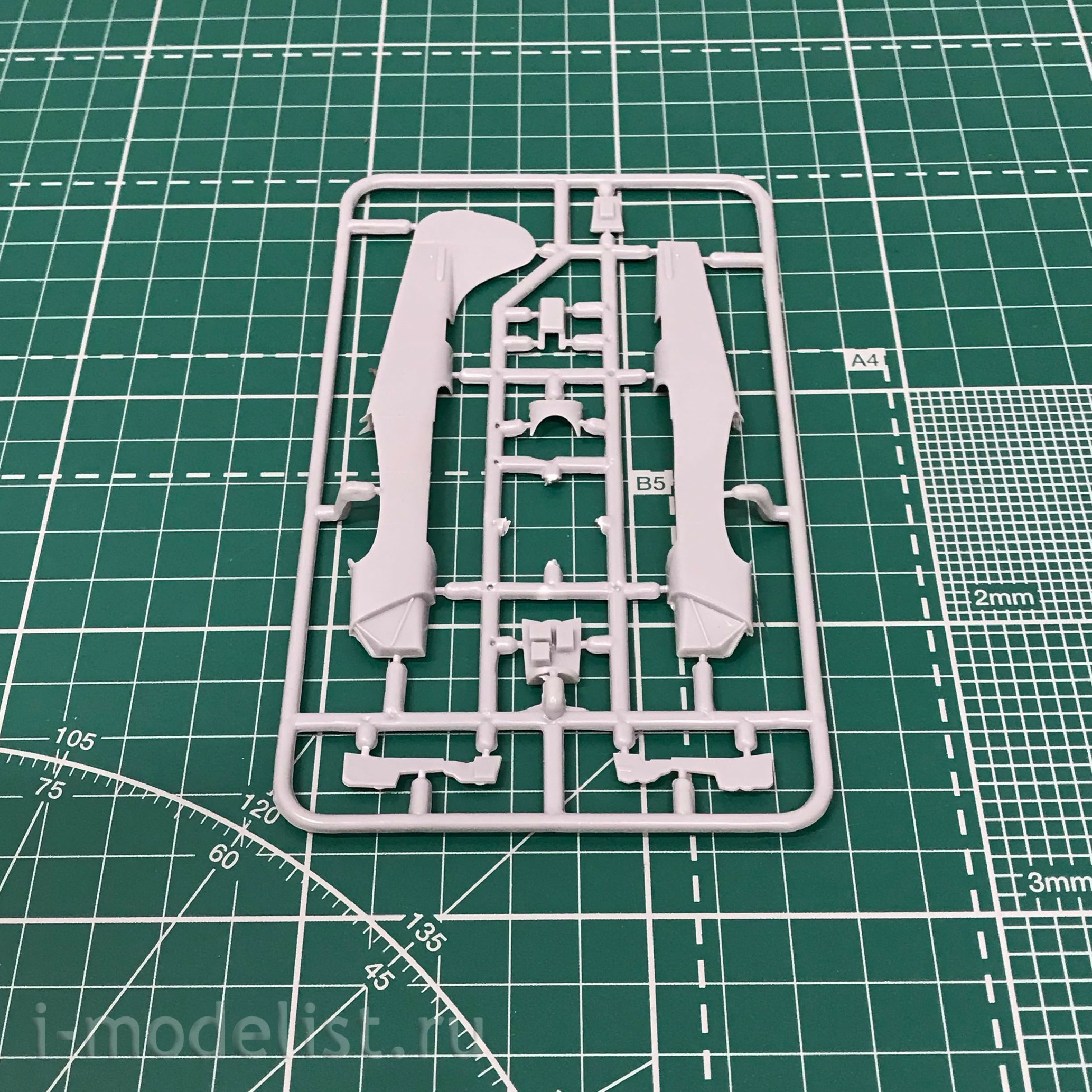 72218 Amodel 1/72 Yakovlev Yak-18A