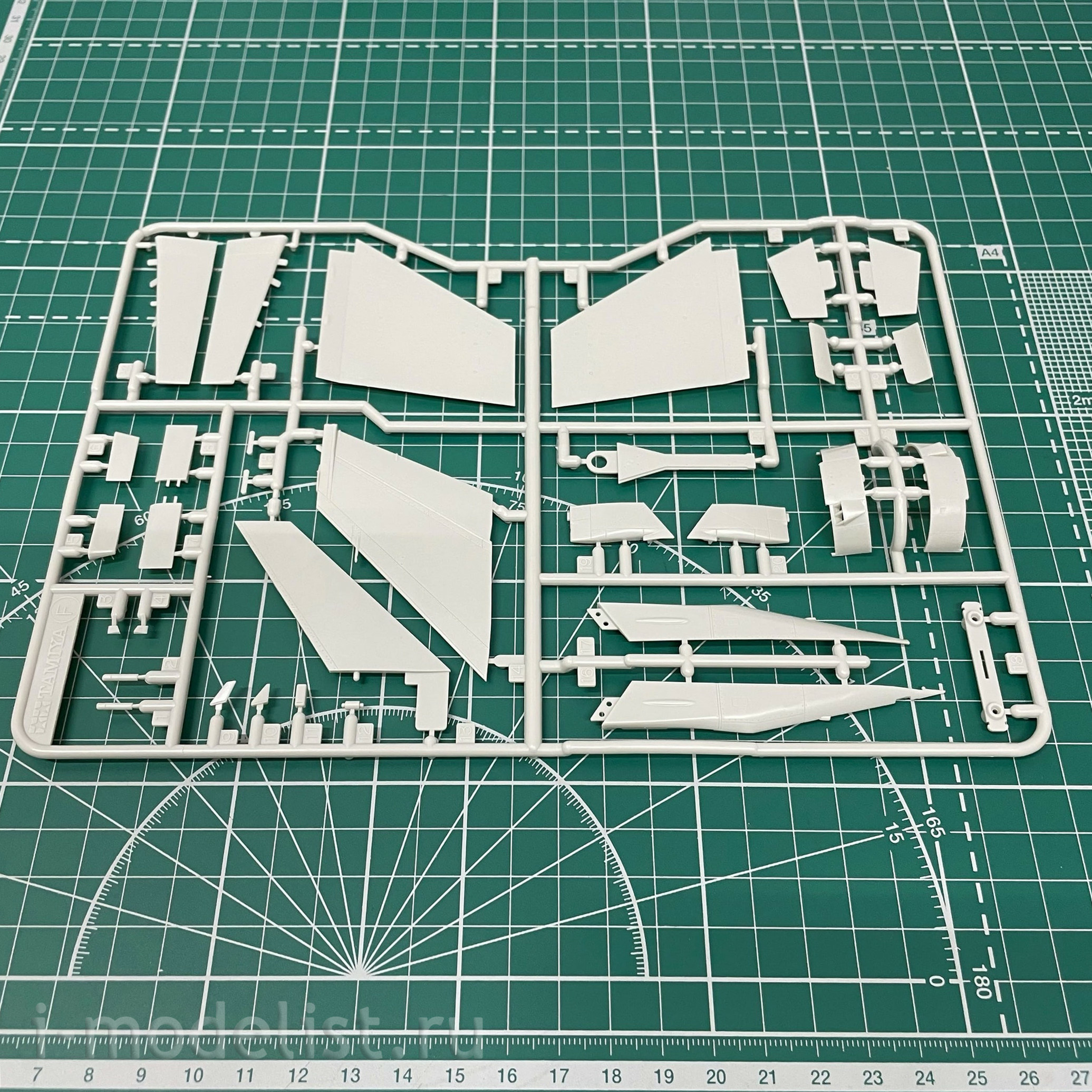 61101 Tamiya 1/48 Lockheed Martin F-16C Fighter (Block 25/32)