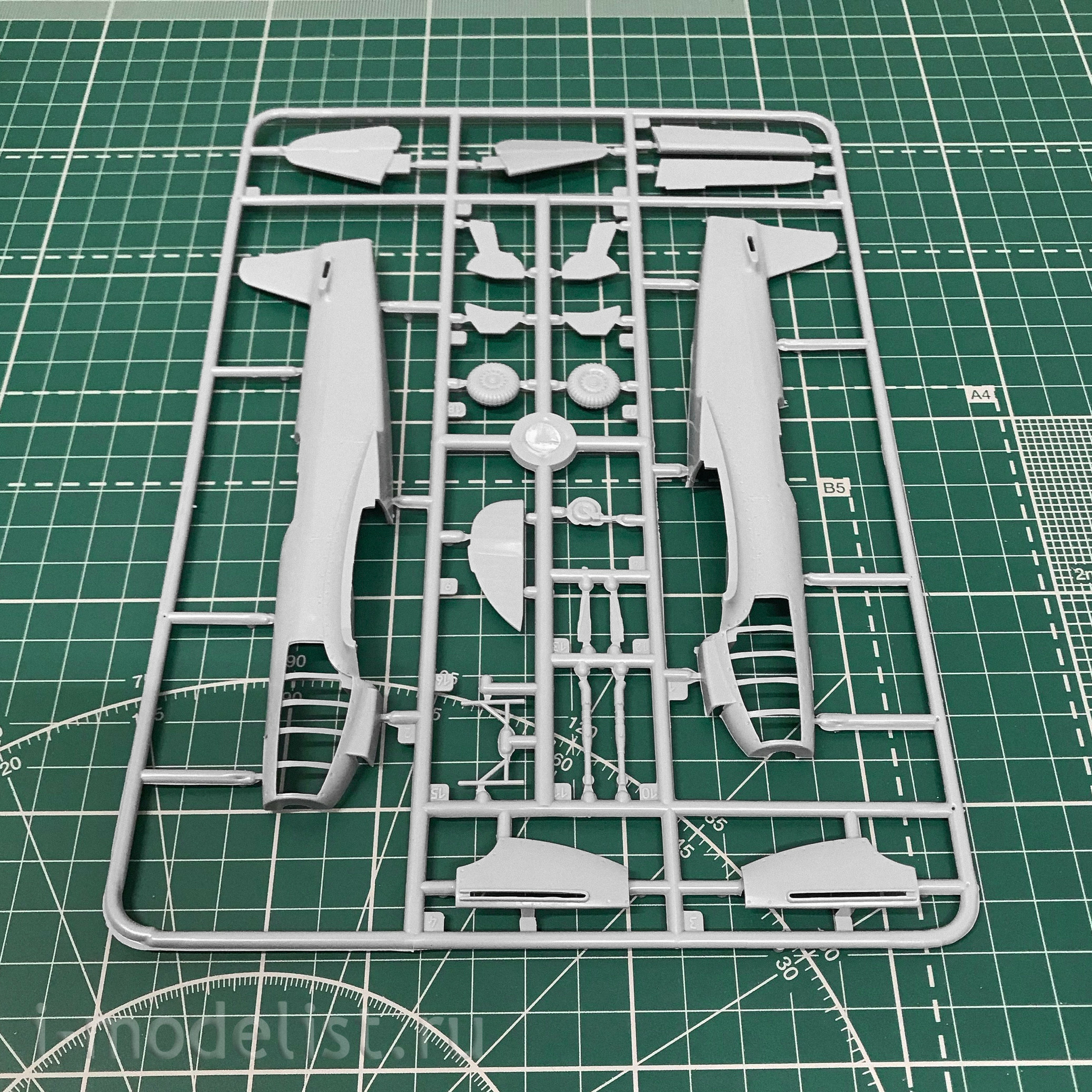 48002 ARK-models 1/48 Soviet Yak-9DD fighter