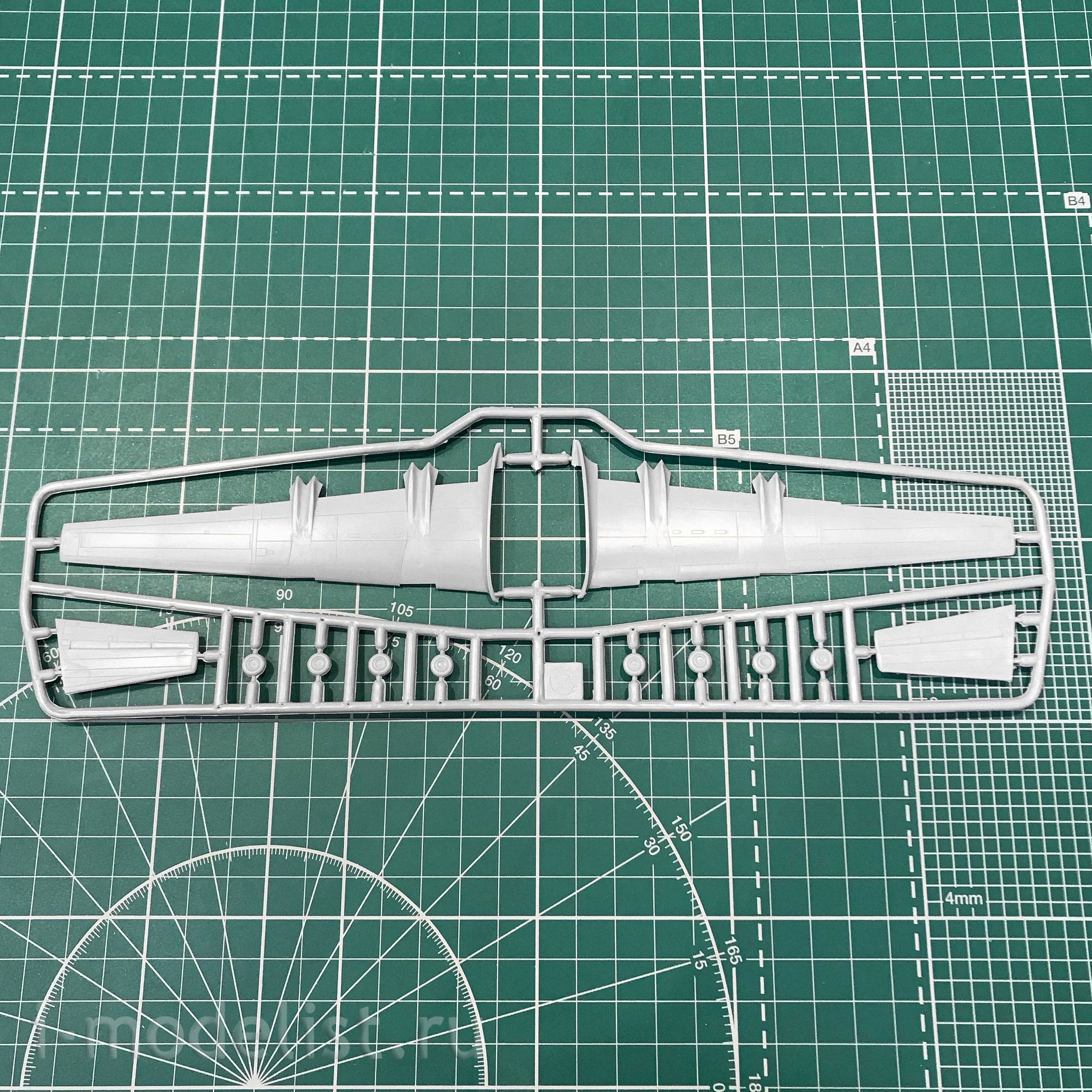 14465 Eastern Express 1/144 scales a Passenger plane Ilyushin Il-18 export version