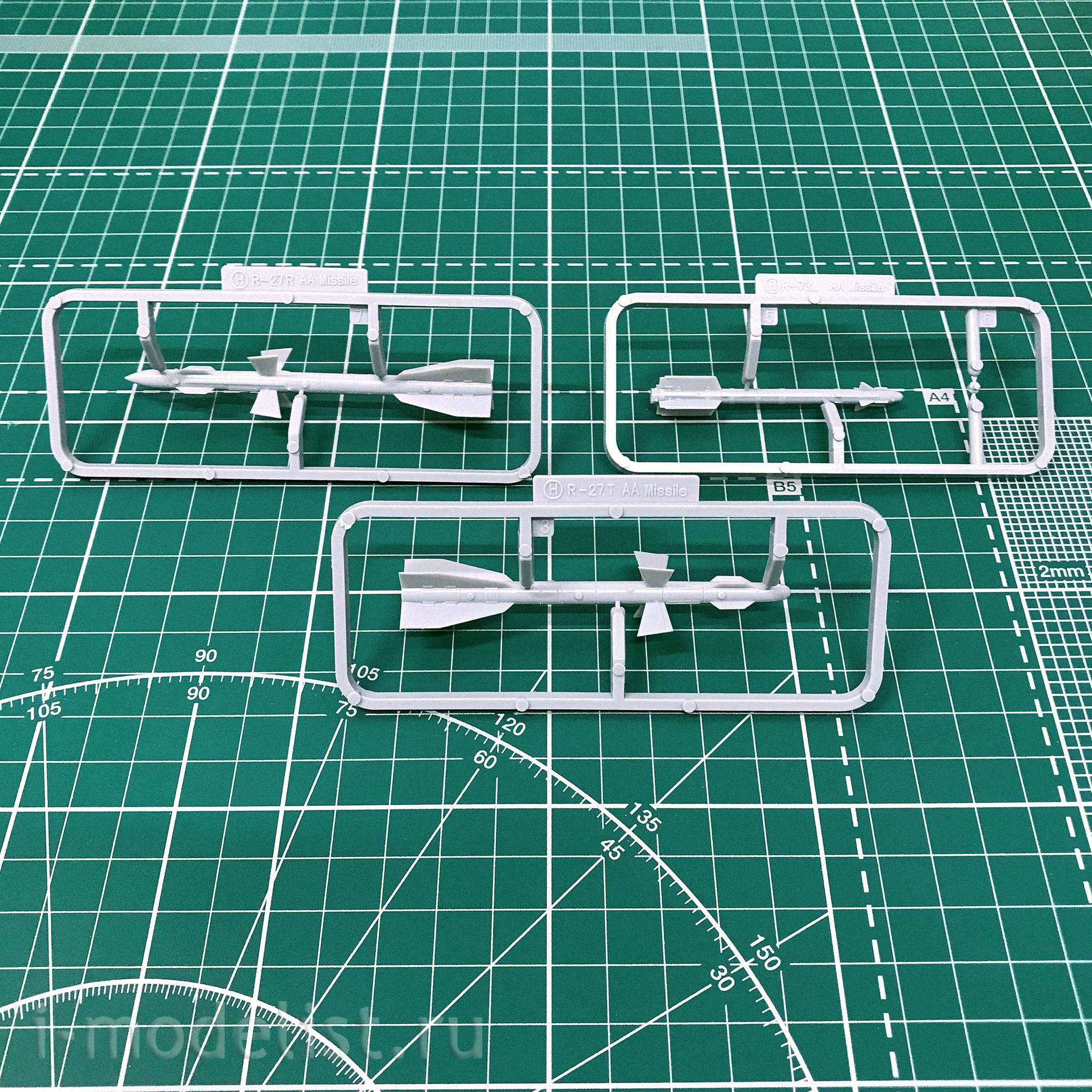 8001 MiniBase 1/48 Russian С-33 carrier-based fighter