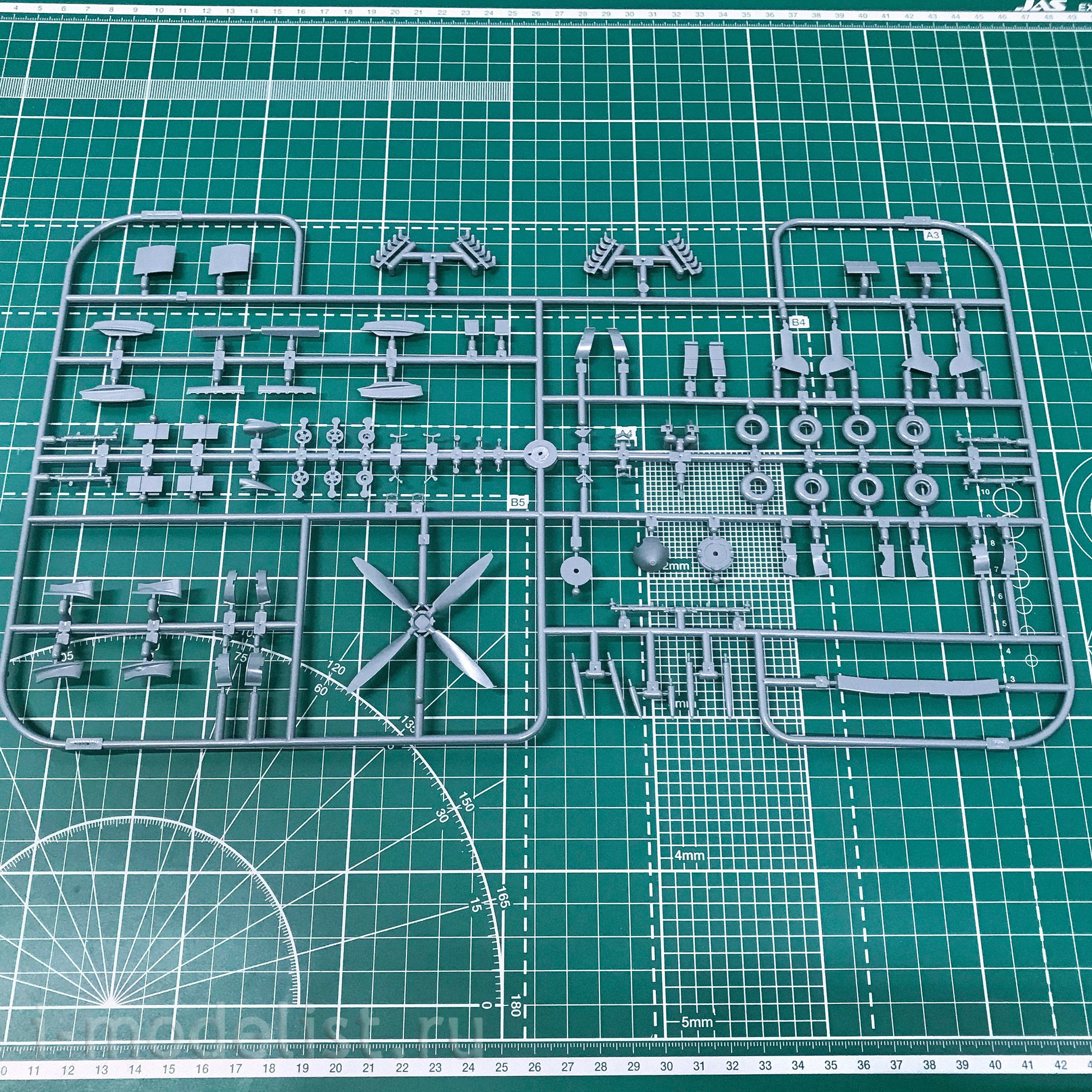 84141 Edward 1/48 Spitfire Mk.XVI Bubbletop
