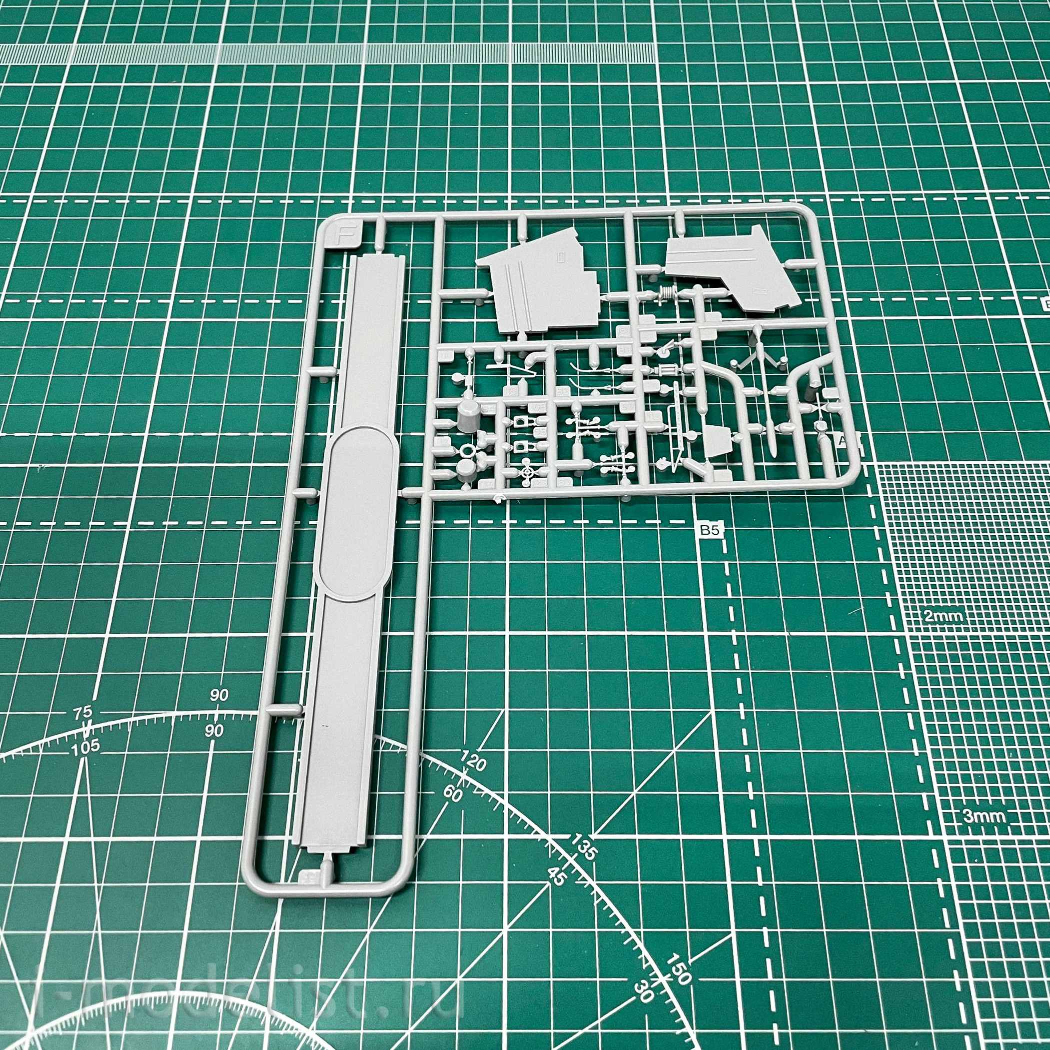 05169 Revell 1/144 US Navy Landing Ship medium (Bofors, 40 mm X-ray gun)