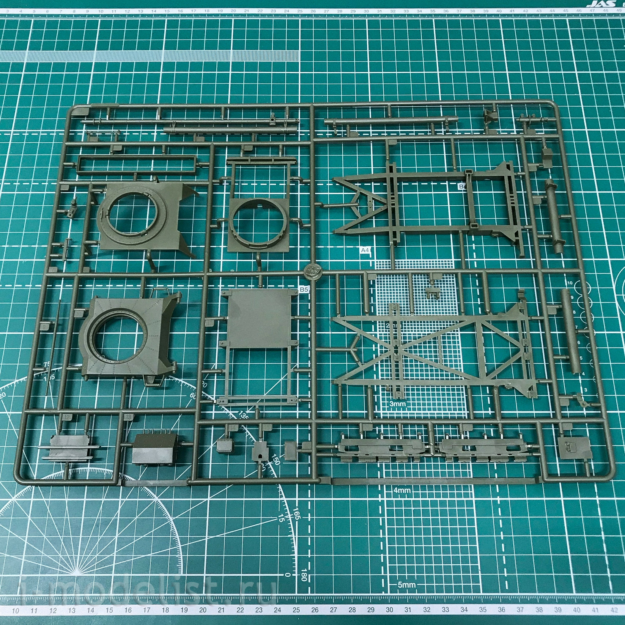 AF35S93 AFVClub 1/35 M901 Launcher and MIM-104F PATRIOT