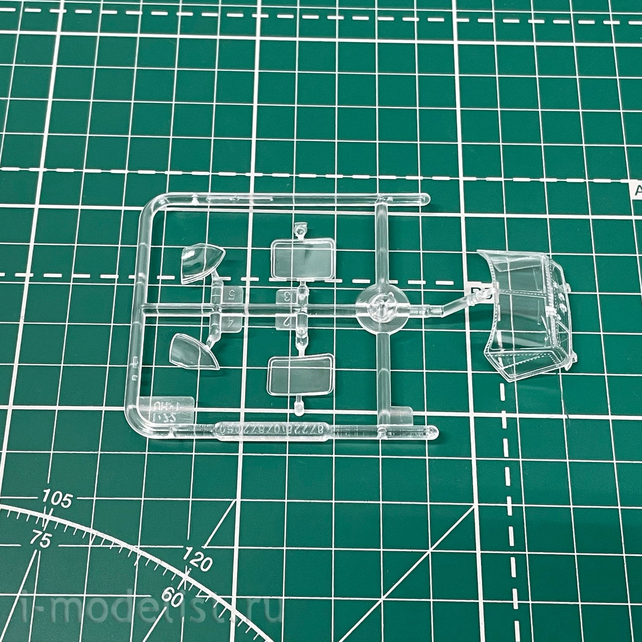 87230 HobbyBoss 1/72 Helicopter UH-1F Huey
