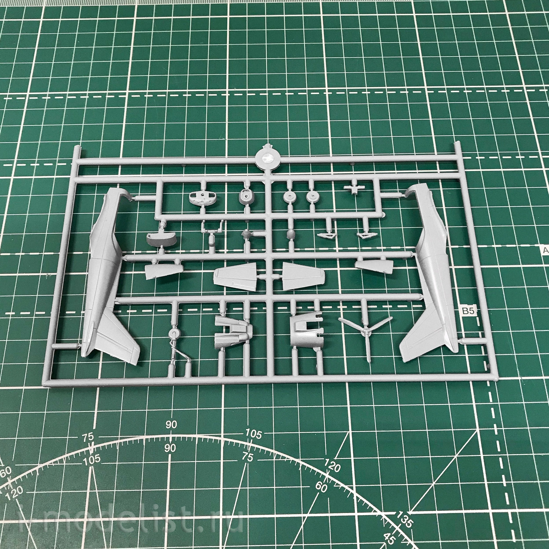 KPM0213 Kovozavody Prostejov 1/72 Aircraft SIAI SF-260TP 