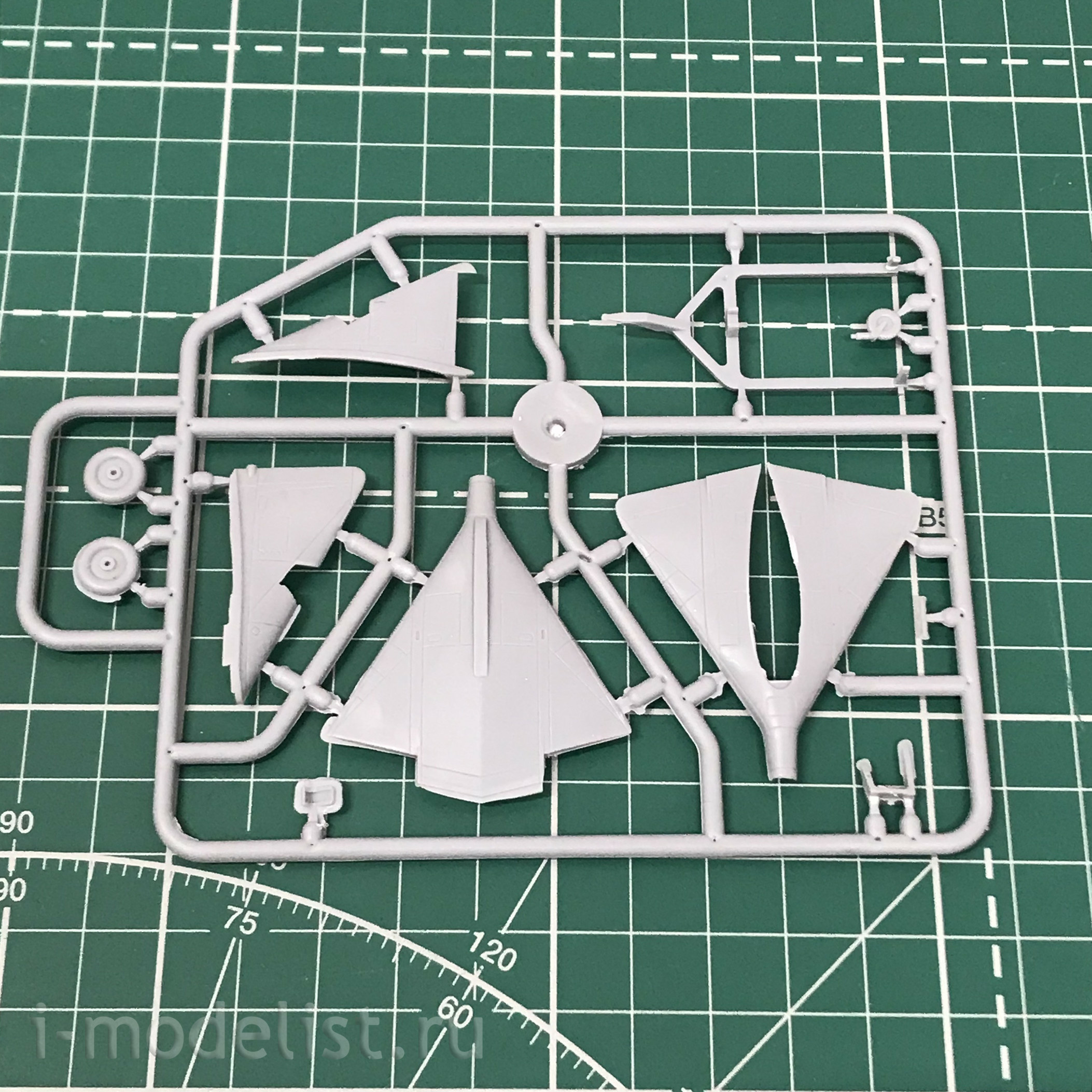 14507 Armory 1/144 Lippisch P. 13a Fighter with light semi-tracked tractor (2 models in a box)
