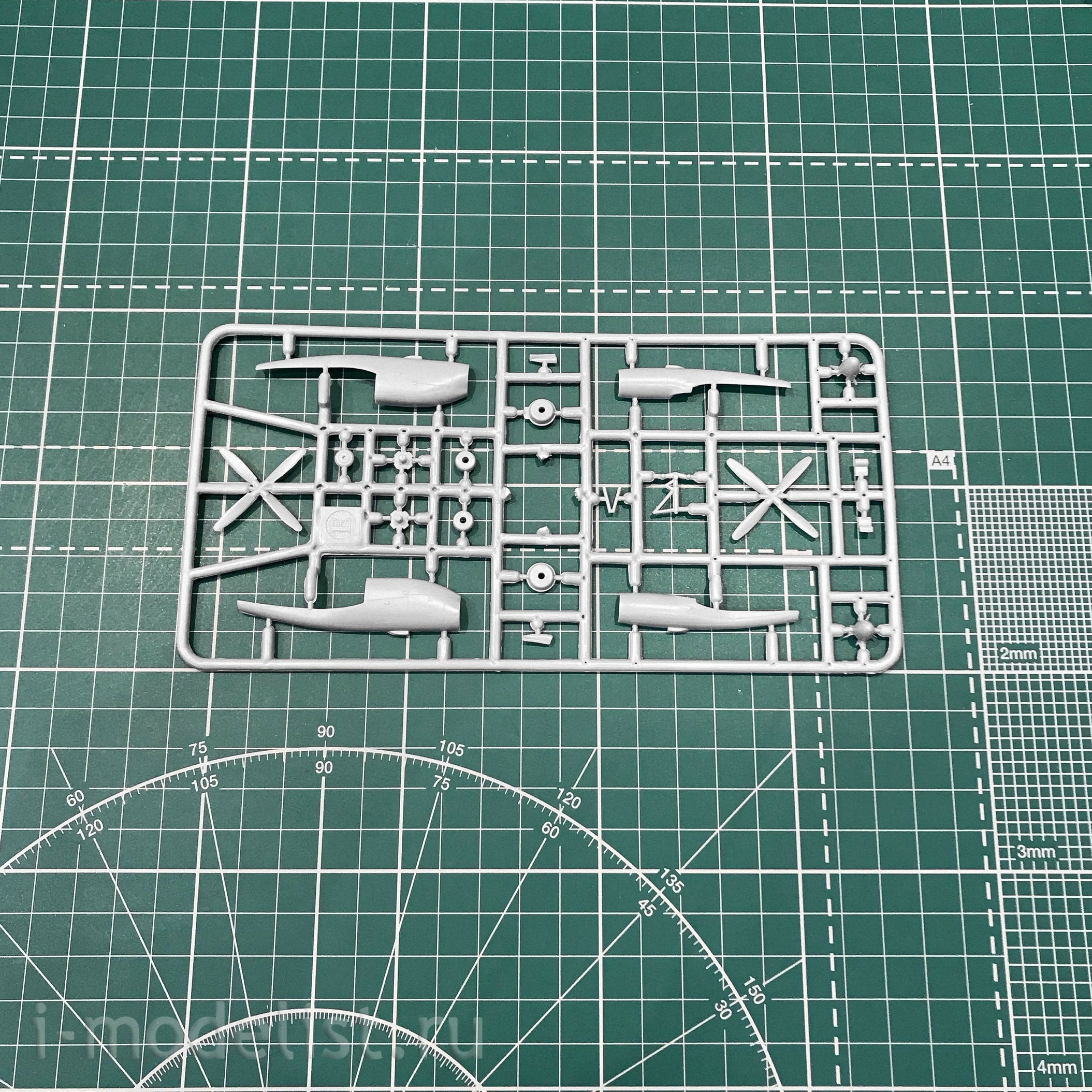 14465 Eastern Express 1/144 scales a Passenger plane Ilyushin Il-18 export version