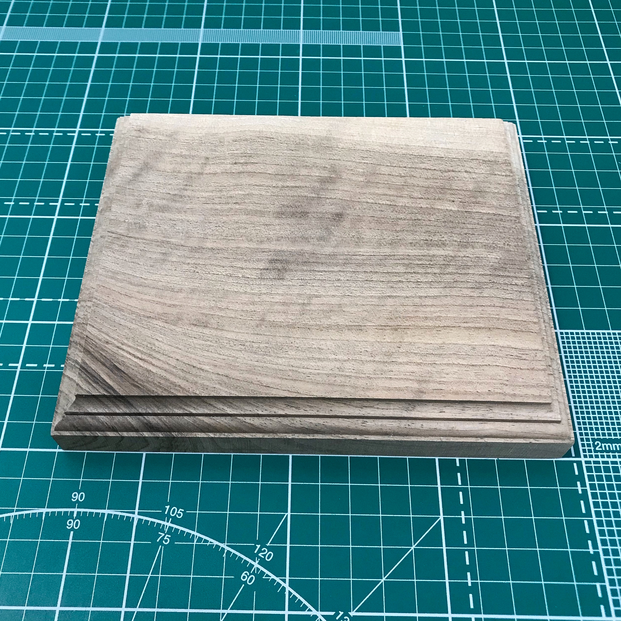 MM001 World of models Stand oak 14*12*3