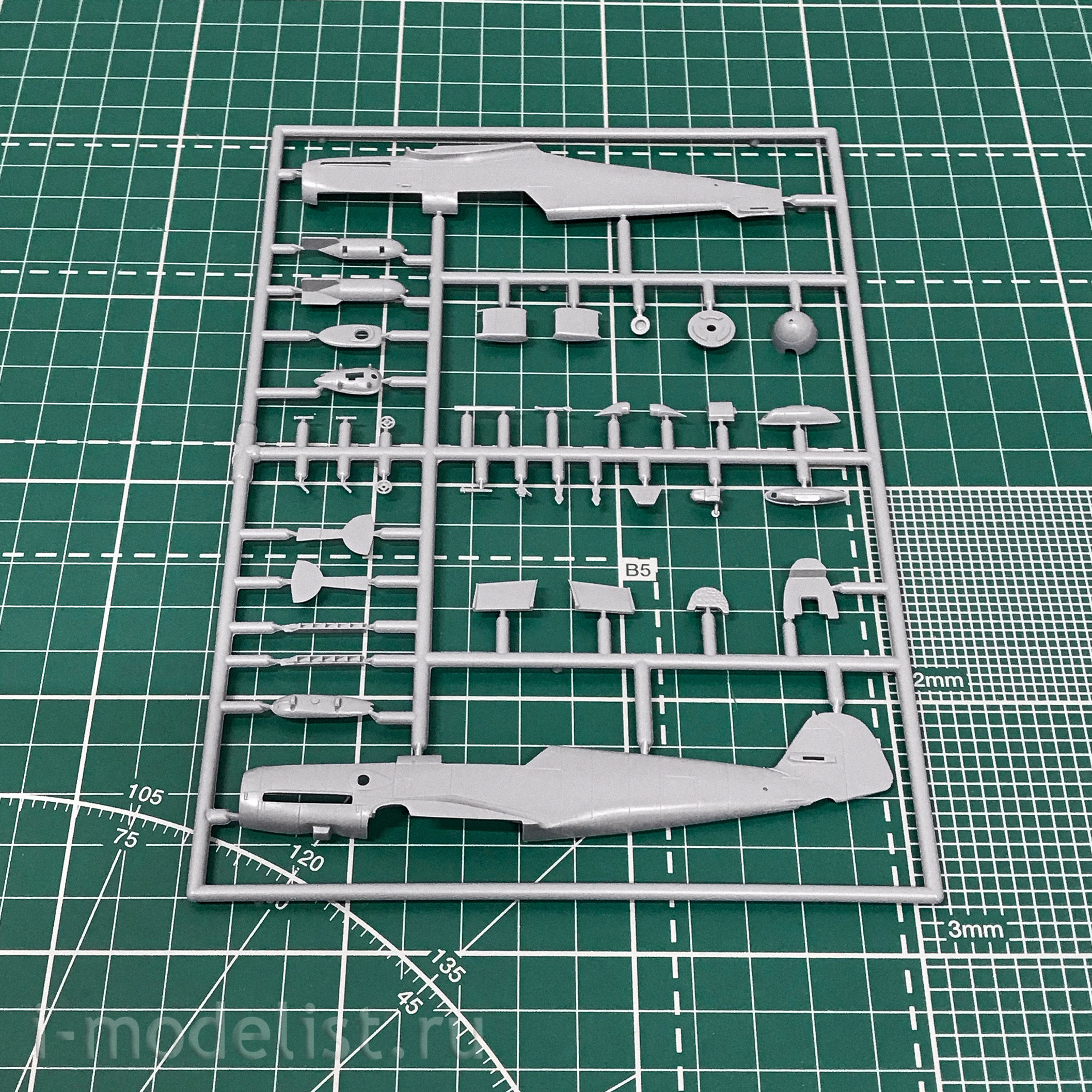 AZ7563 AZ Model 1/72 Airplane Messerschmitt Bf-109F `Fridrich`