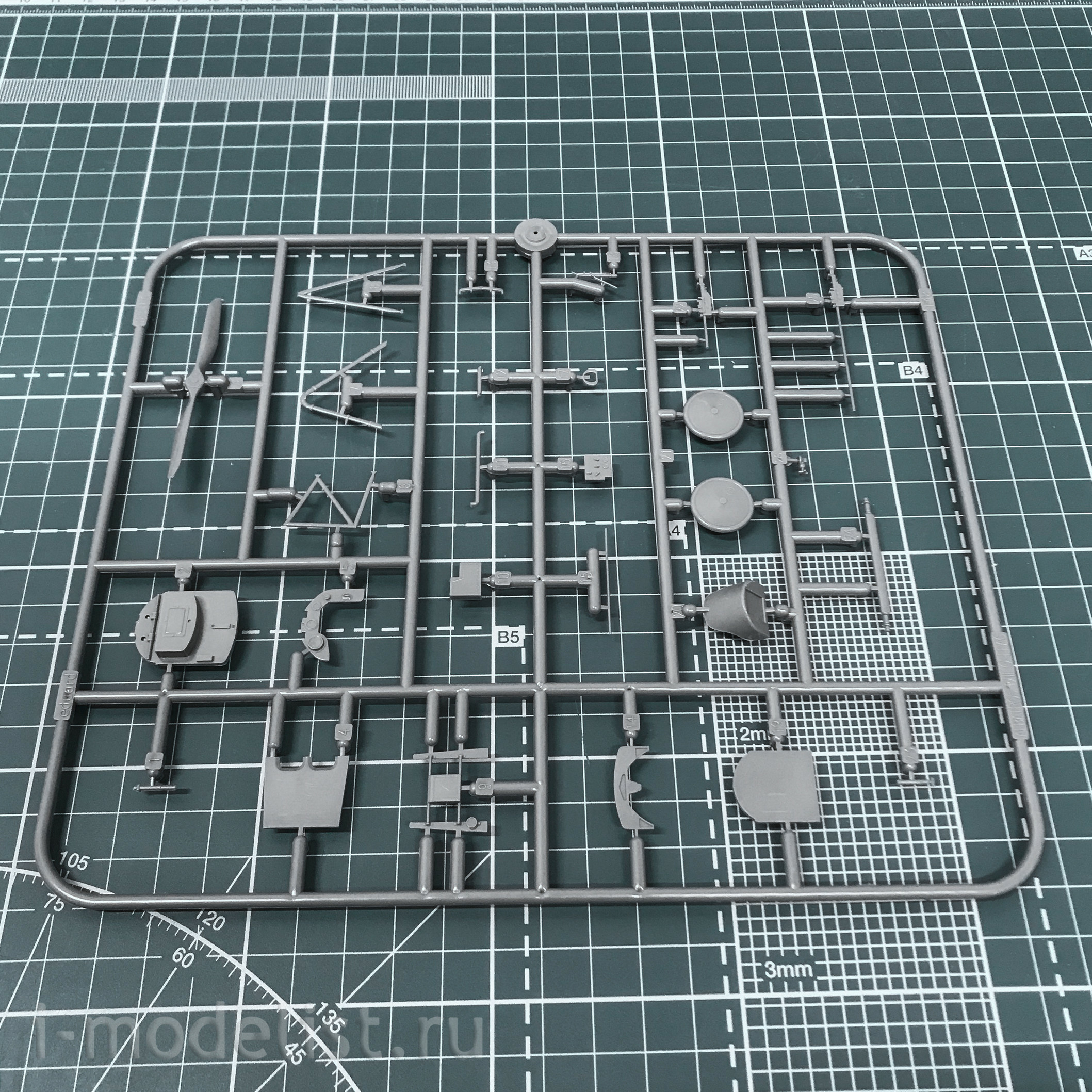 84150 Edward 1/48 world war I Biplane Albatros D. III Oeffag 153