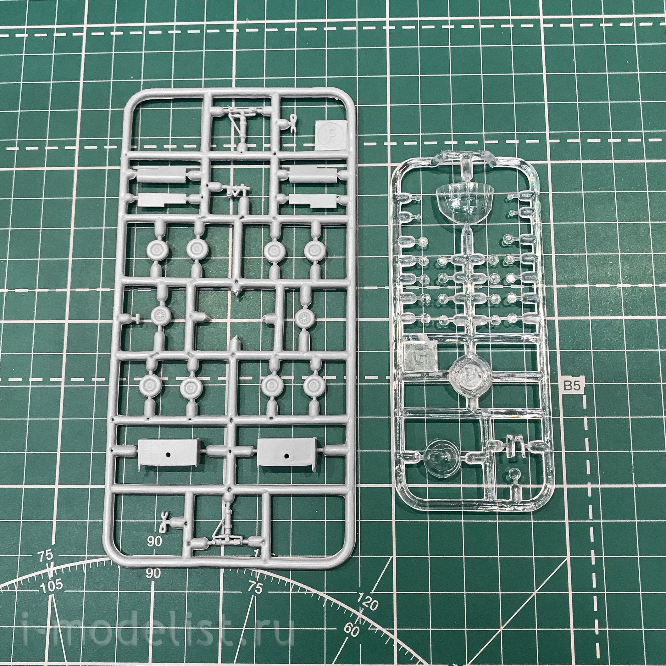 14495 Eastern Express 1/144 scales Transport aircraft an-8