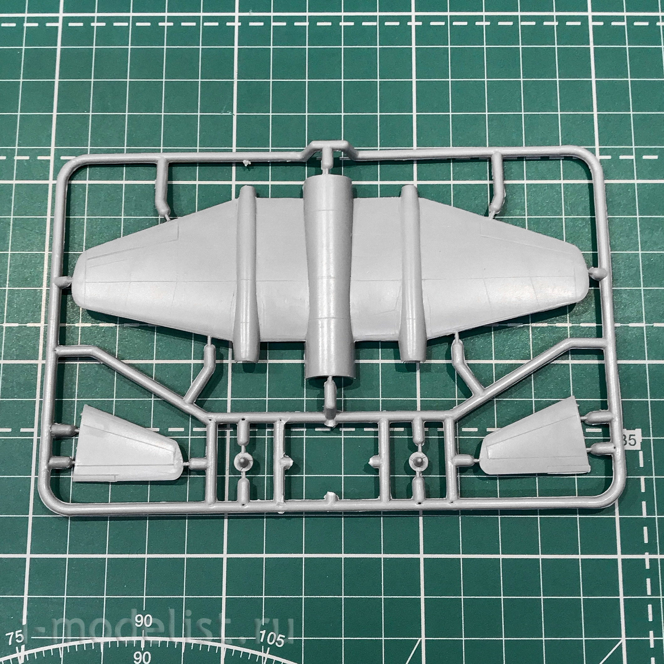 1429 Amodel 1/144 E. E. Canberra Mk8