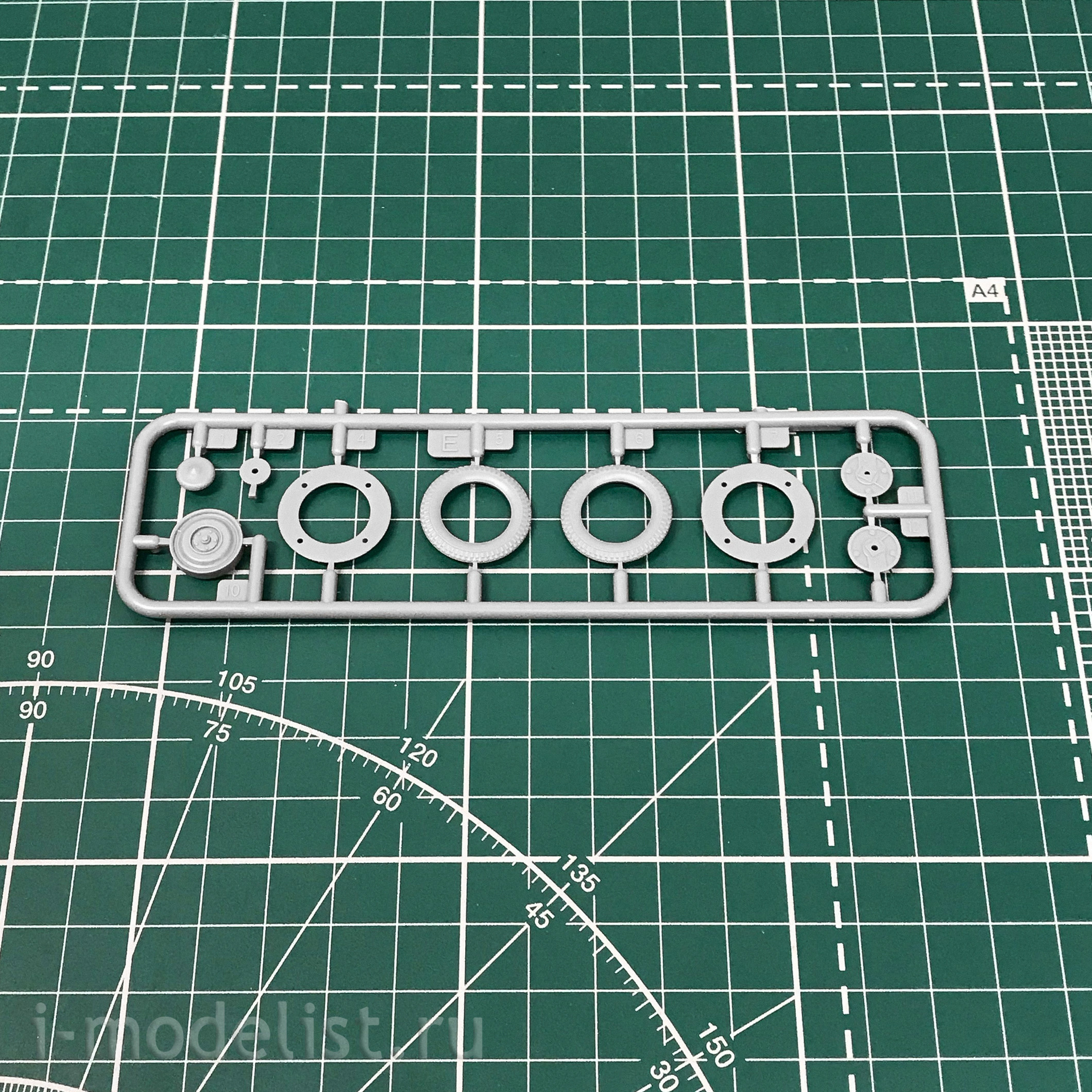35297 MiniArt 1/35 German car TYPE 70V