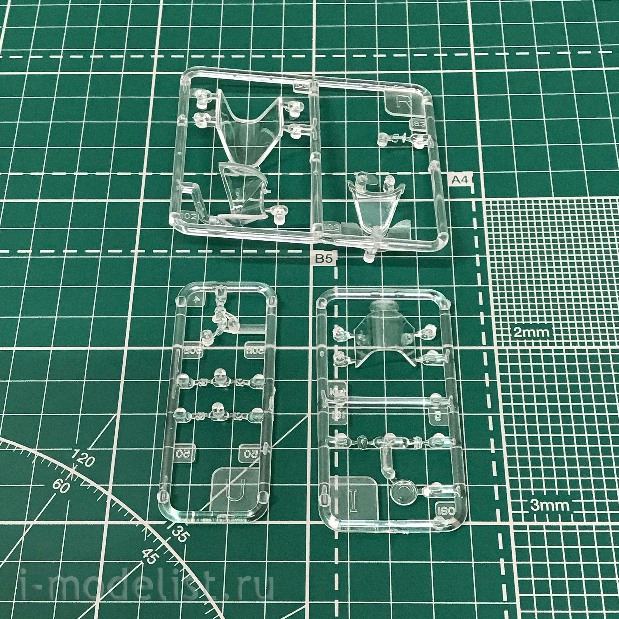 05688 Revell 1/32 Spitfire Mk.V Iron Maiden Gift set